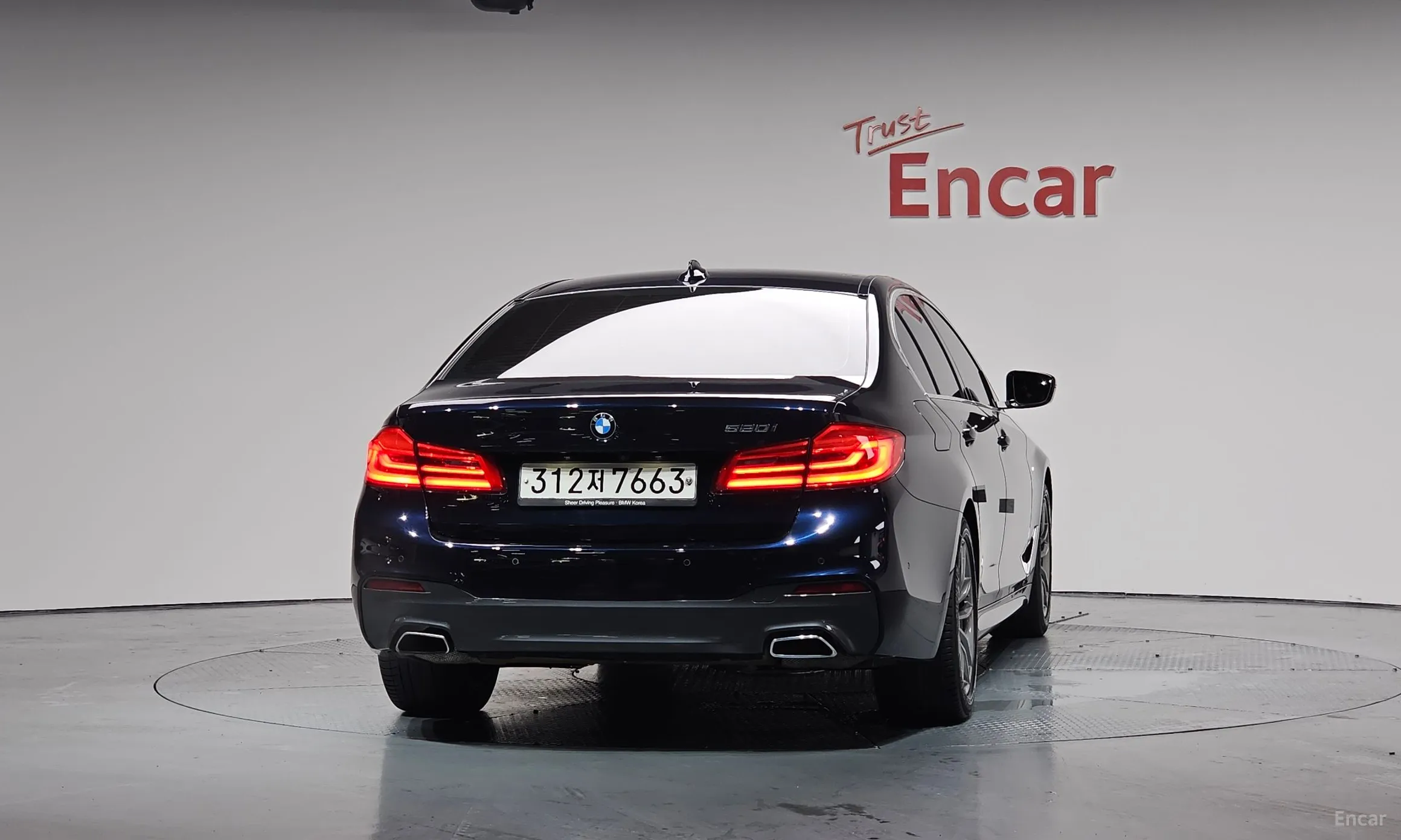 BMW 5 Series (G30) превью 3