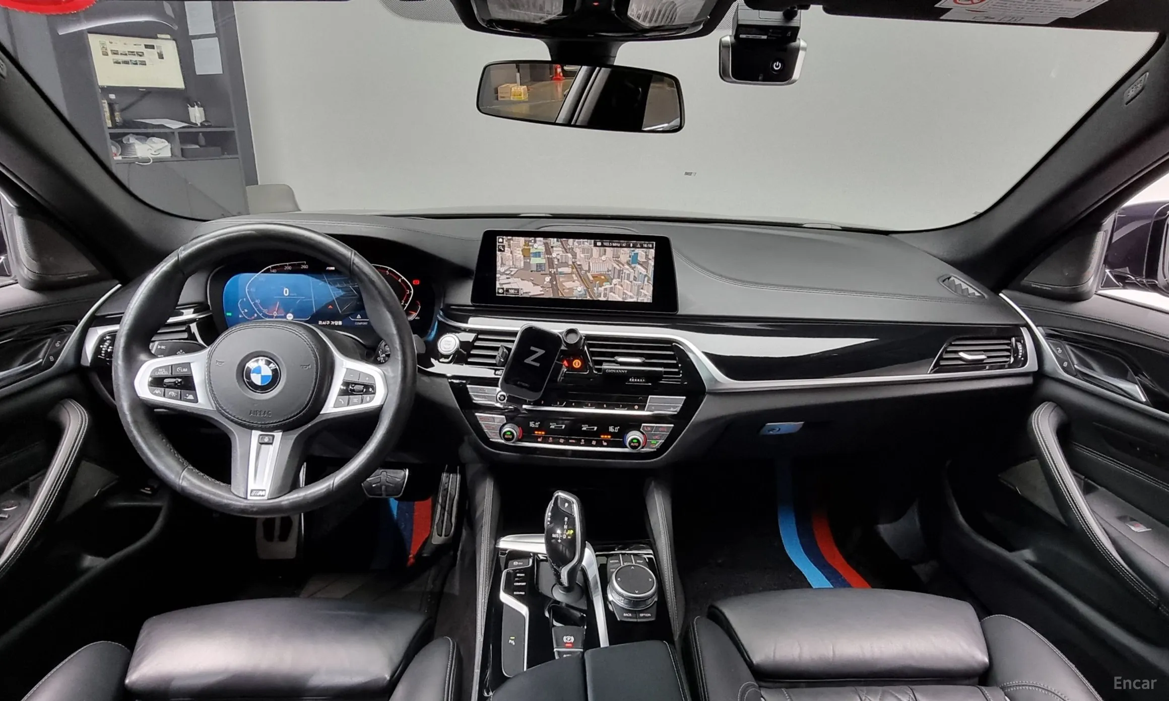 BMW 5 Series (G30) превью 4