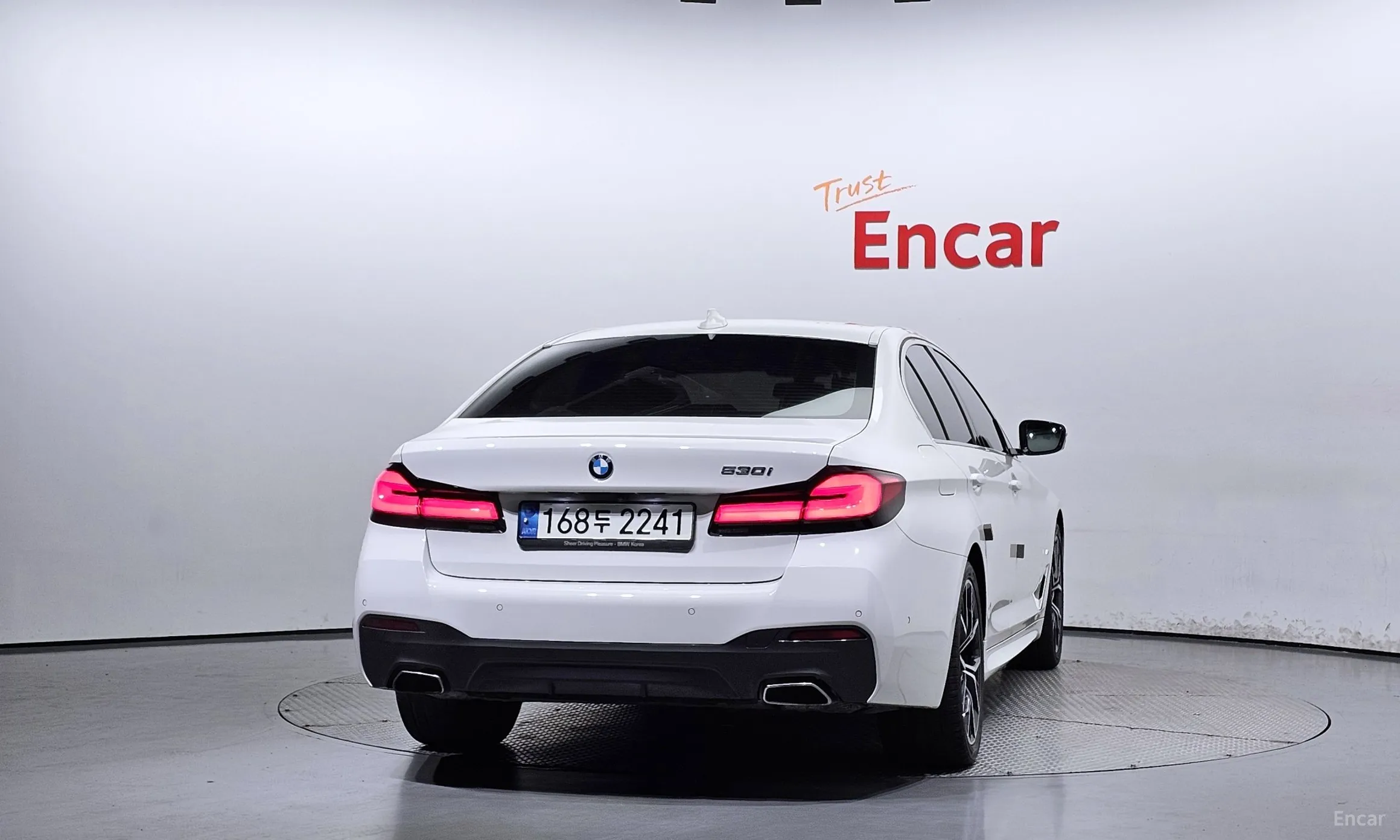 BMW 5 Series (G30) превью 3