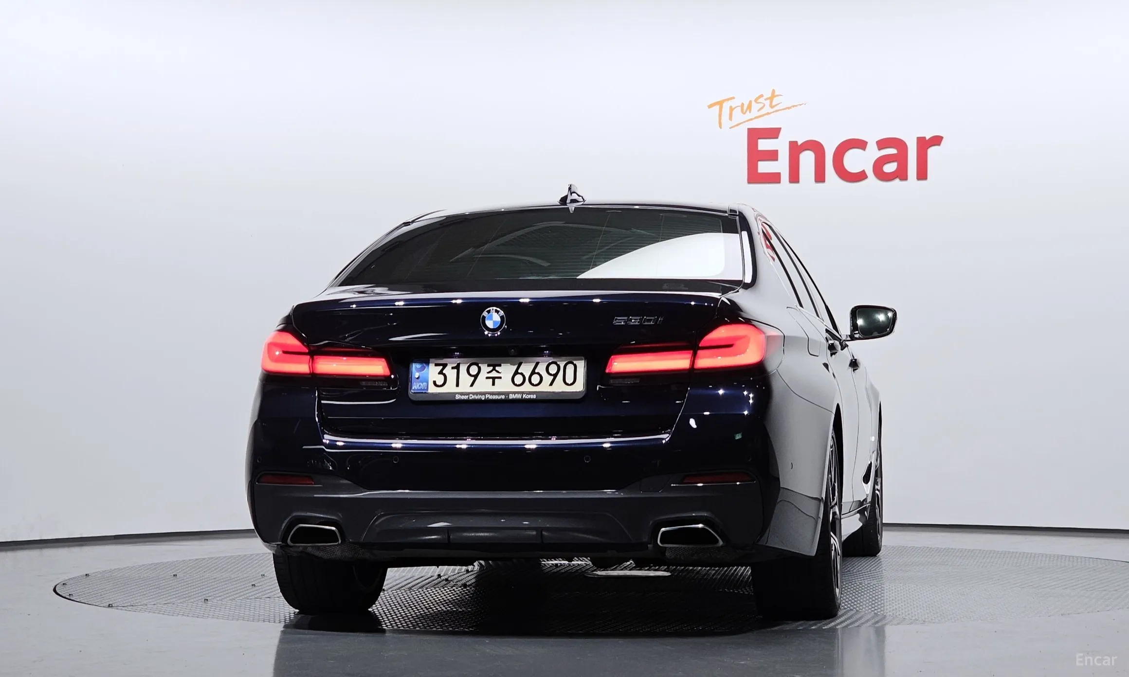 BMW 5 Series (G30) превью 3