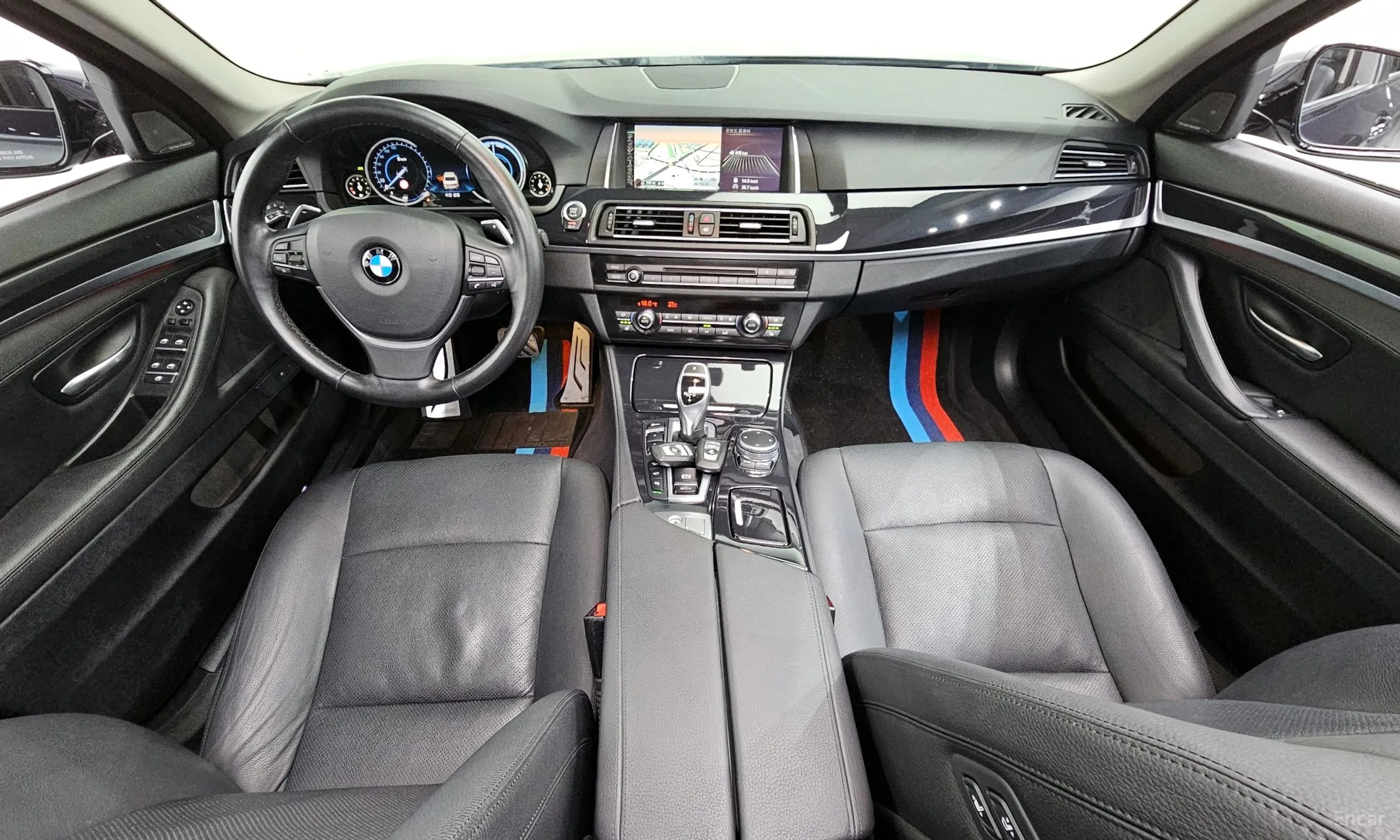 BMW 5 Series (F10) превью 4