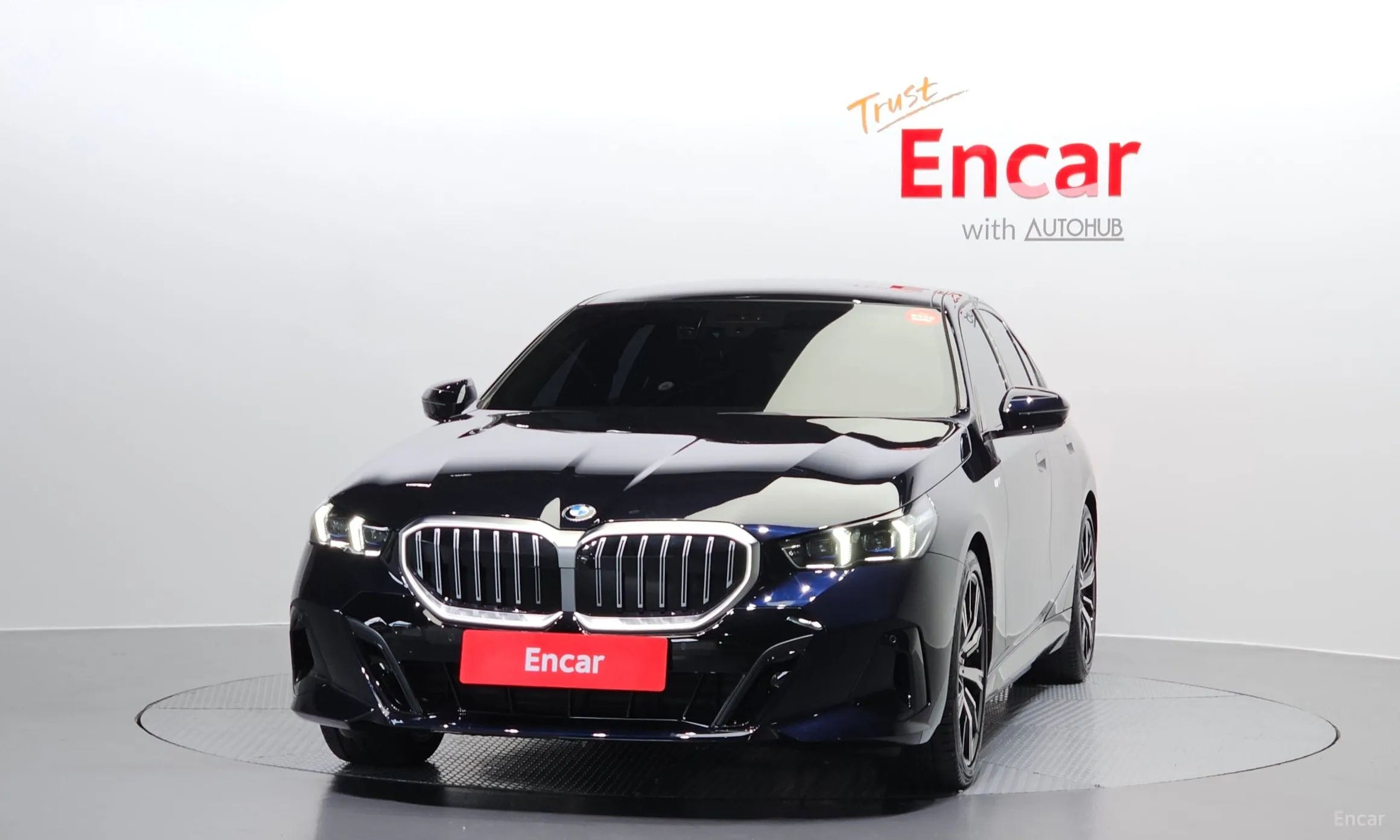BMW 5 Series (G60) превью 2