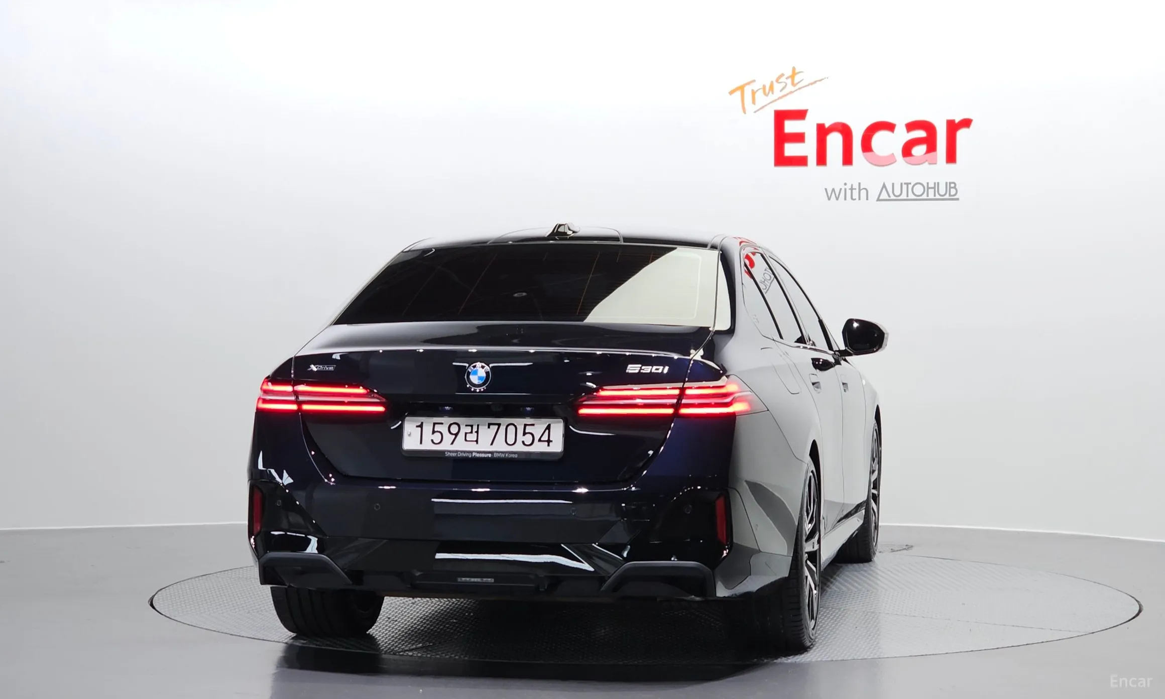 BMW 5 Series (G60) превью 3