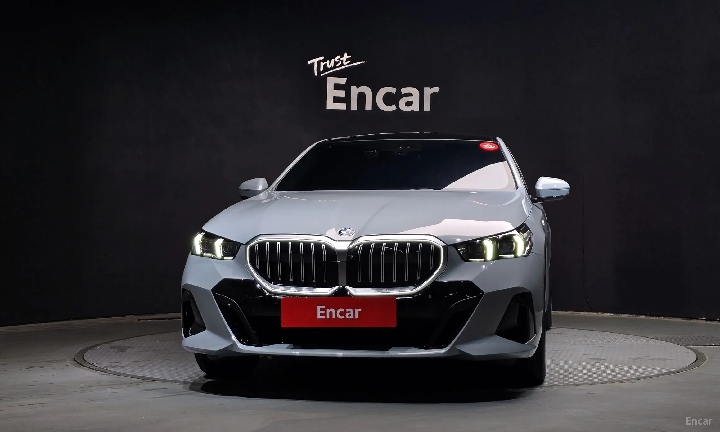 BMW 5 Series (G60) превью 2