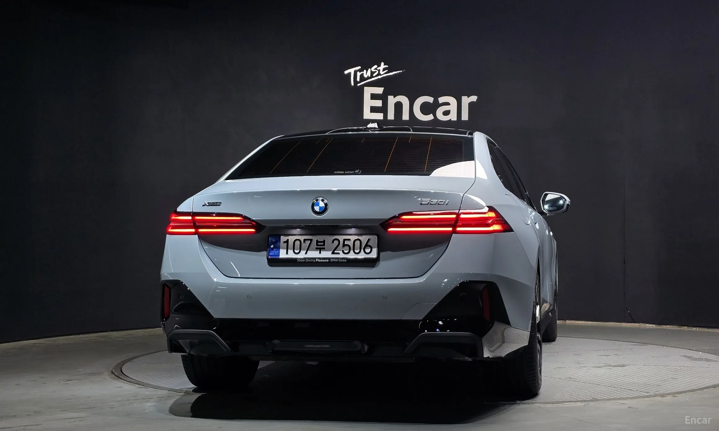 BMW 5 Series (G60) превью 3
