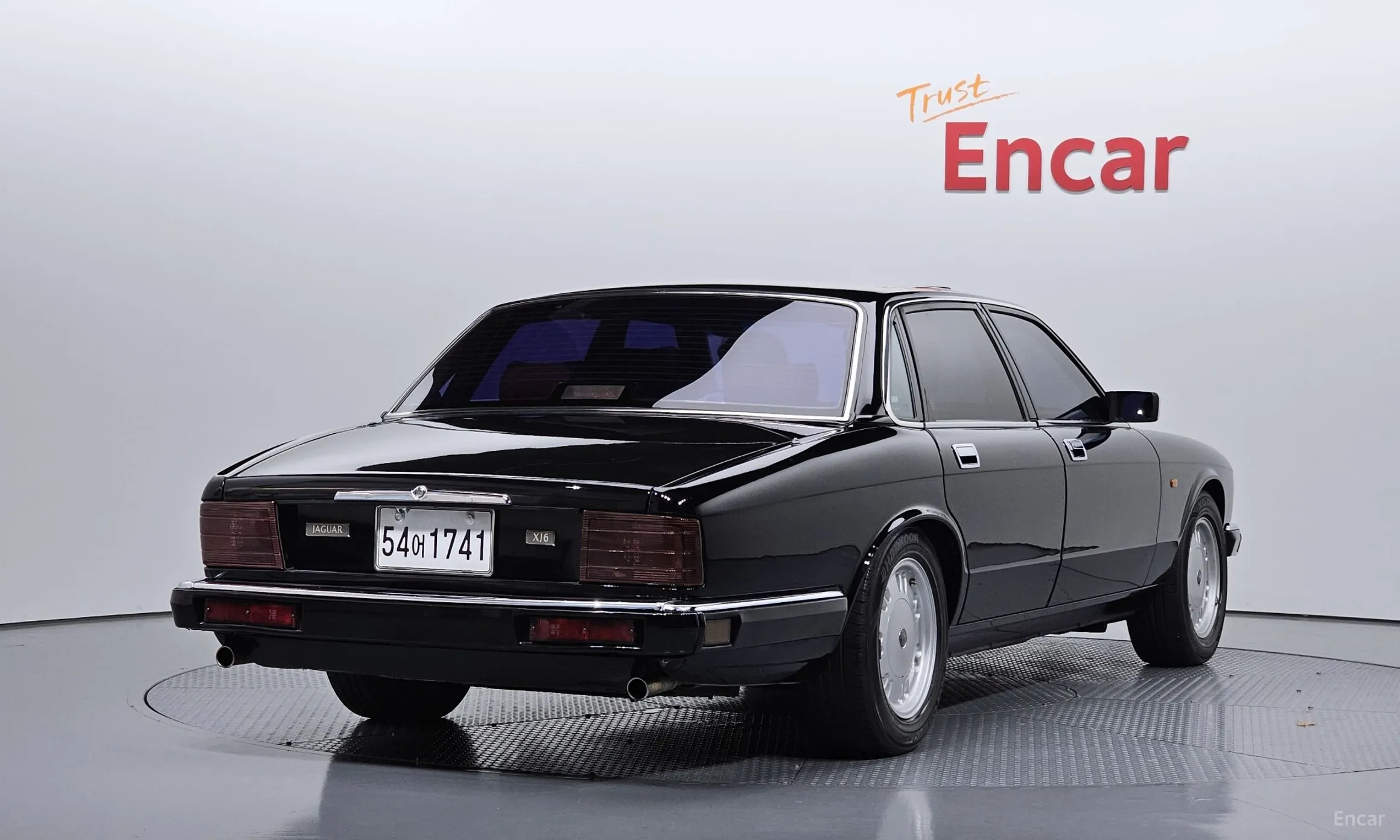 Jaguar XJ-6