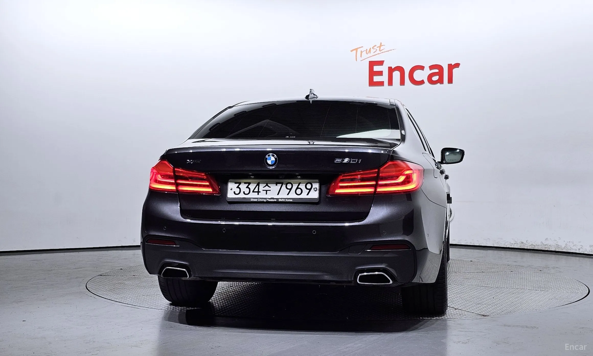BMW 5 Series (G30) превью 3