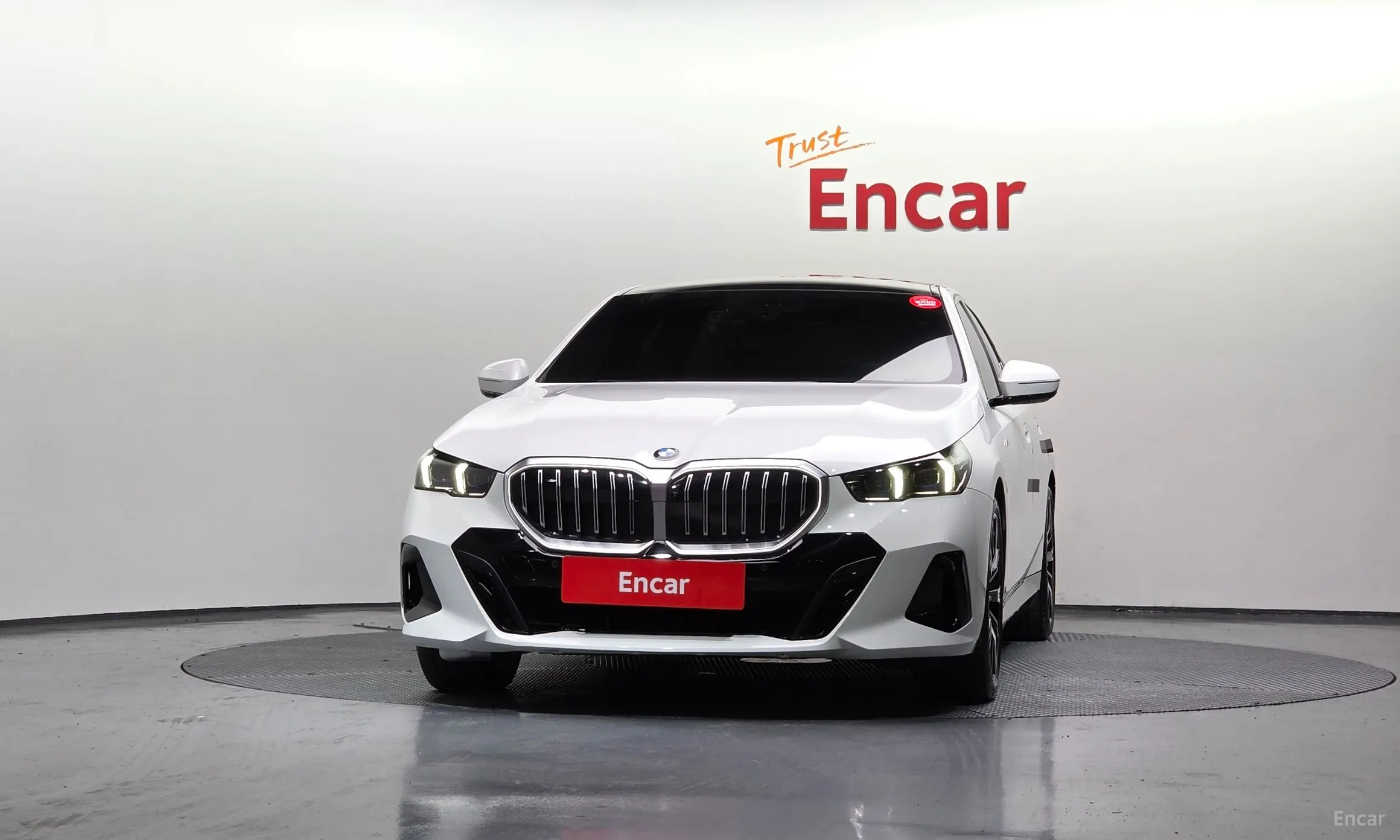BMW 5 Series (G60) превью 2