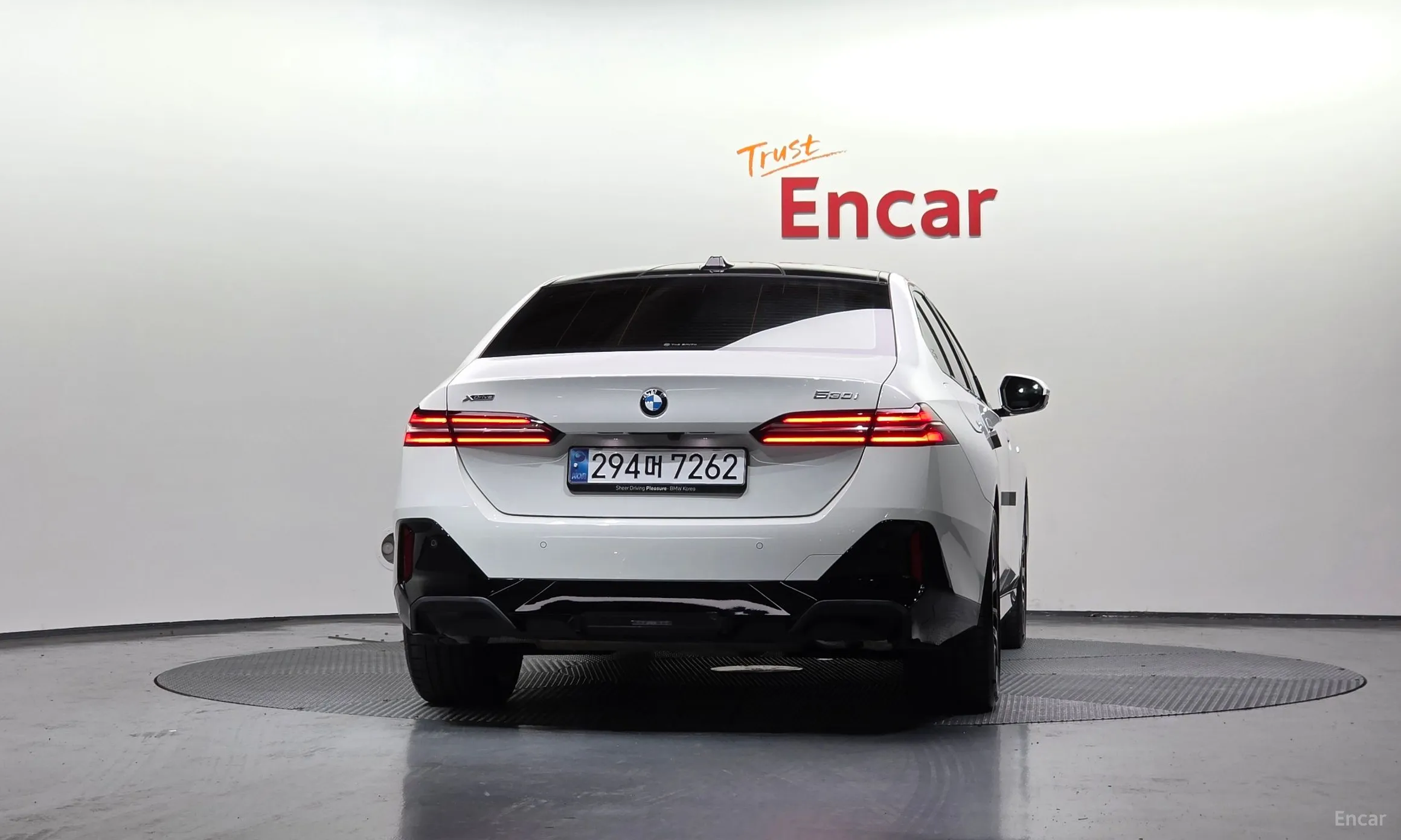 BMW 5 Series (G60) превью 3