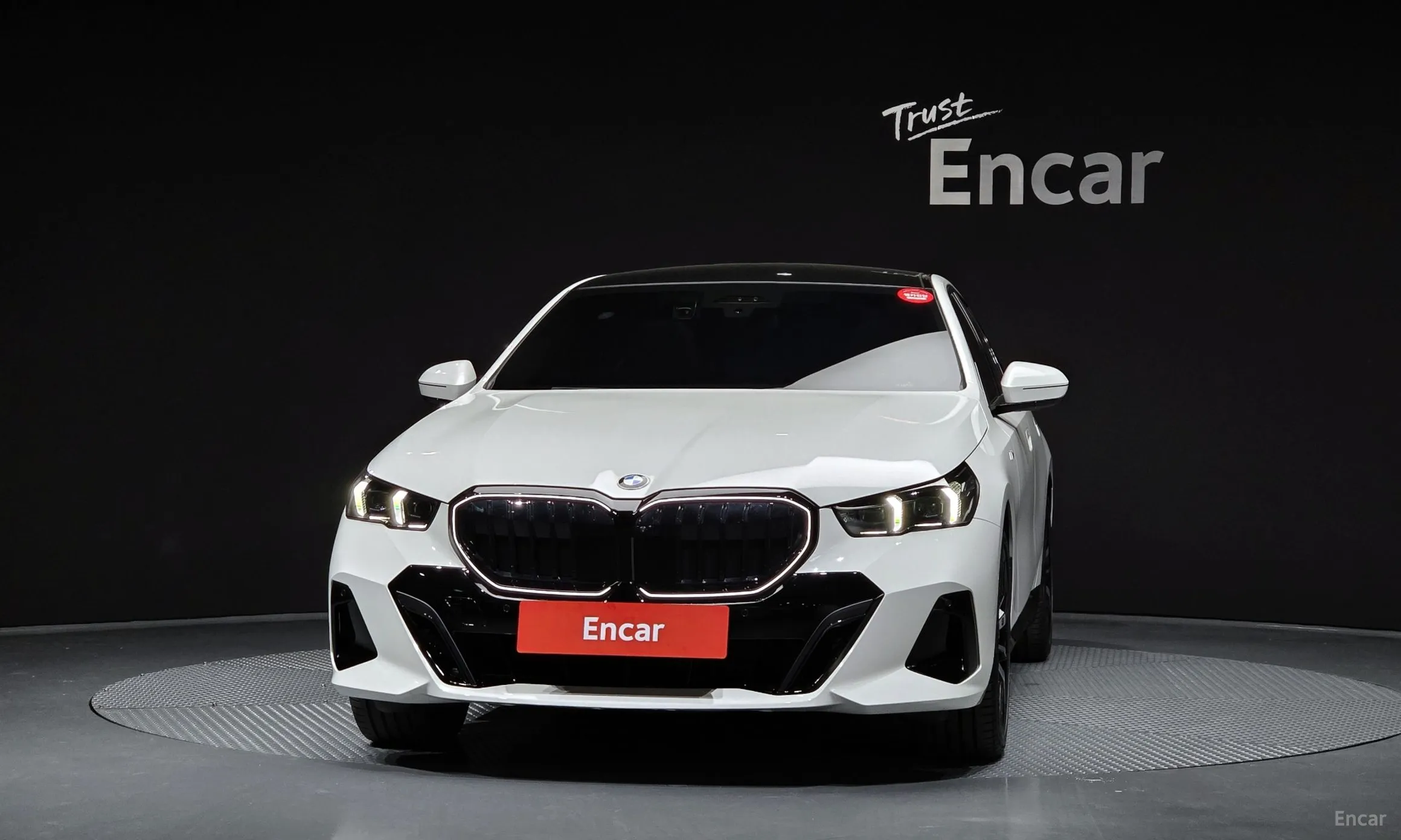 BMW 5 Series (G60) превью 2
