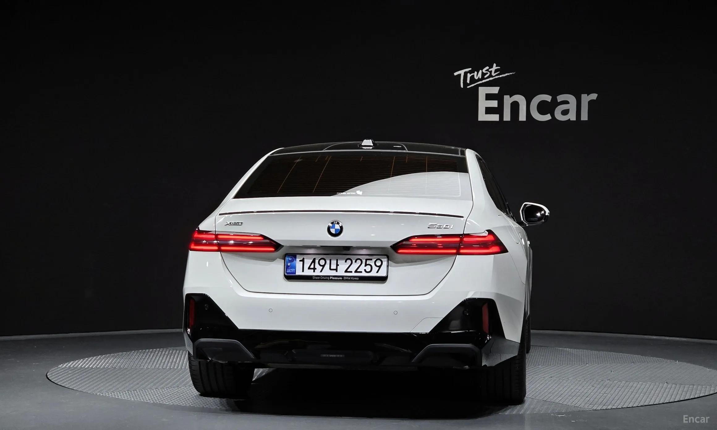 BMW 5 Series (G60) превью 3