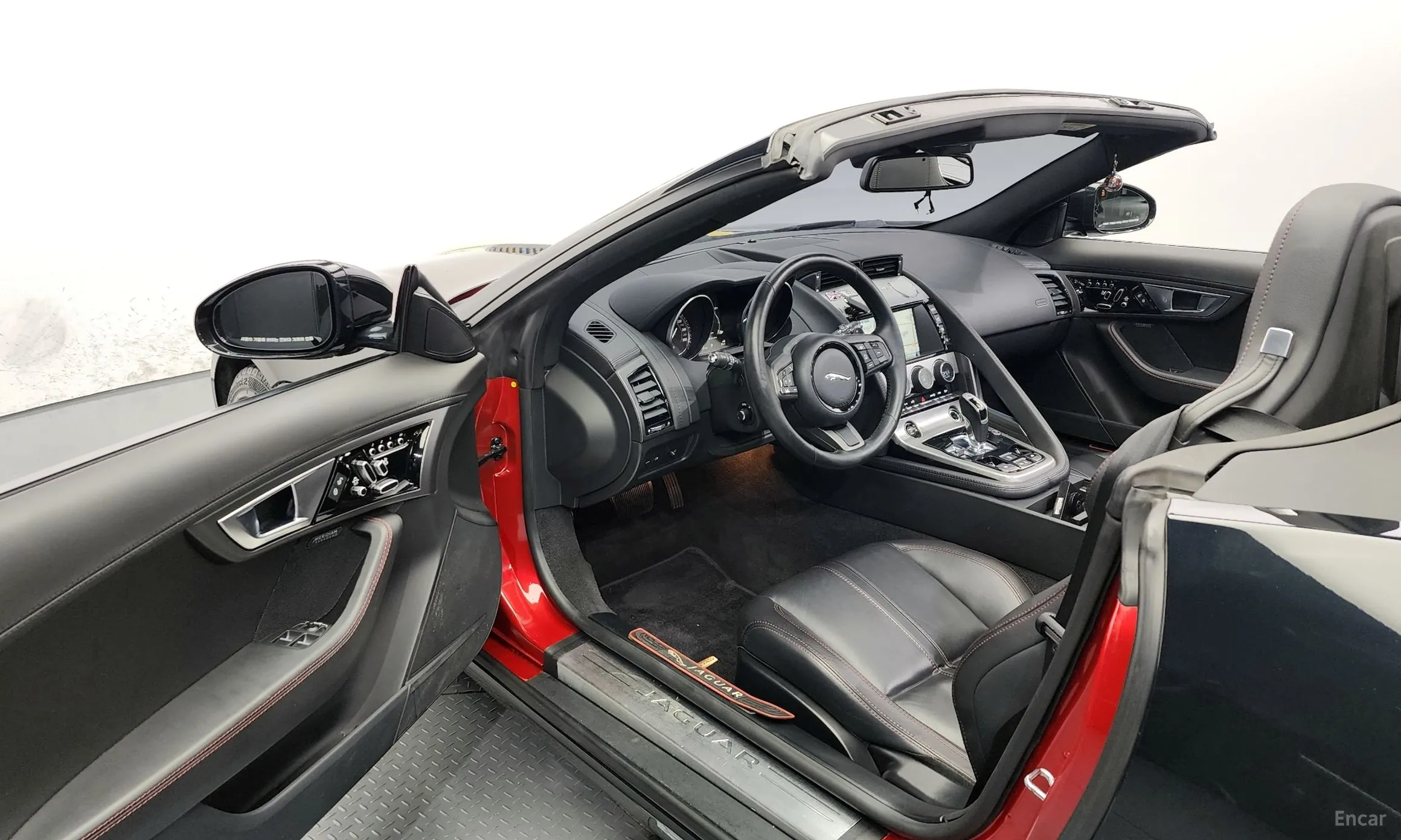 Jaguar F-TYPE превью 10