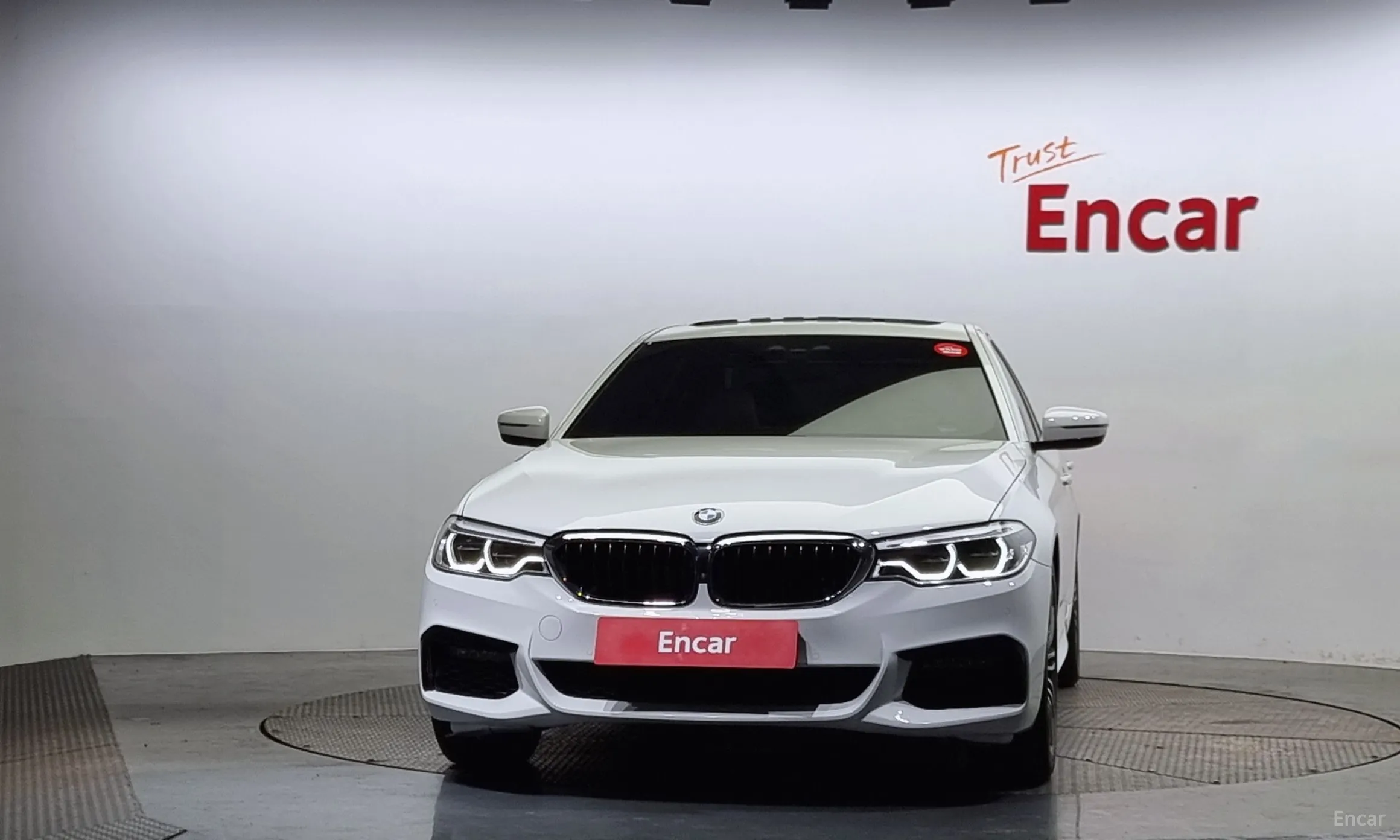 BMW 5 Series (G30) превью 2