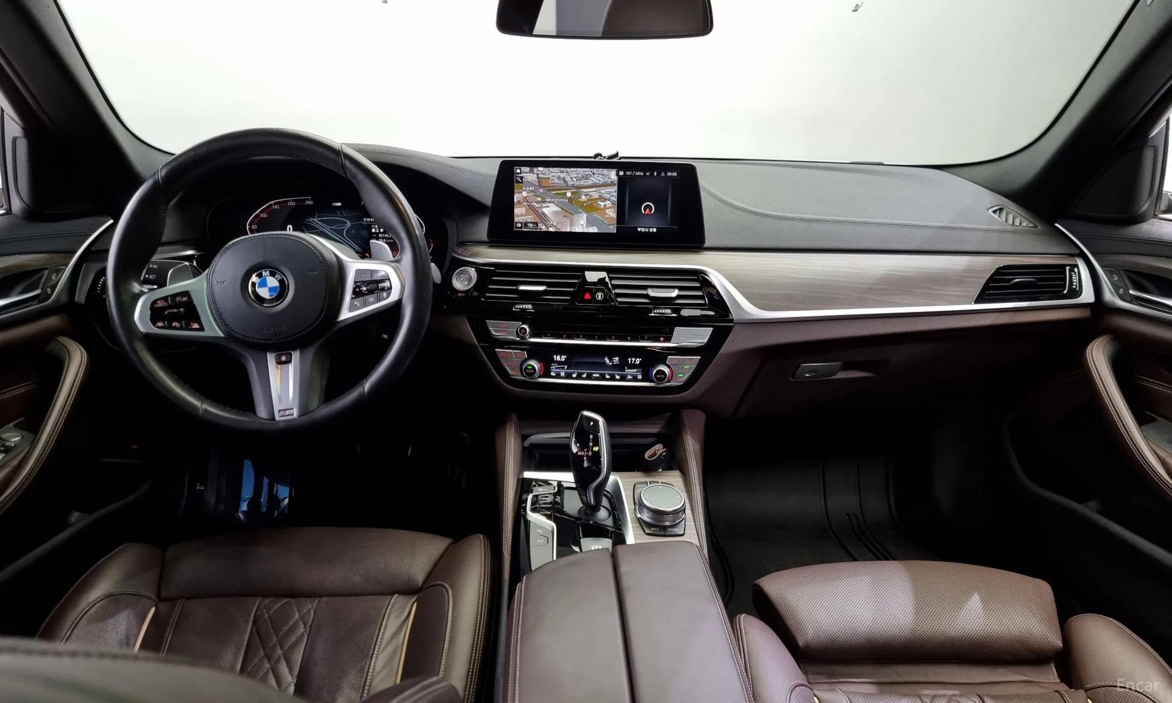 BMW 5 Series (G30) превью 4
