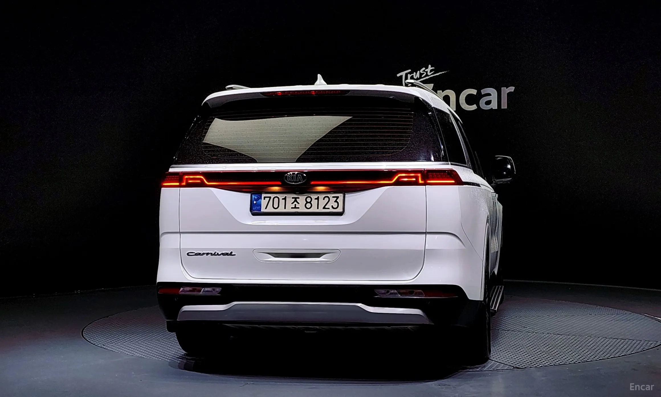Kia Carnival Gen 4 превью 3