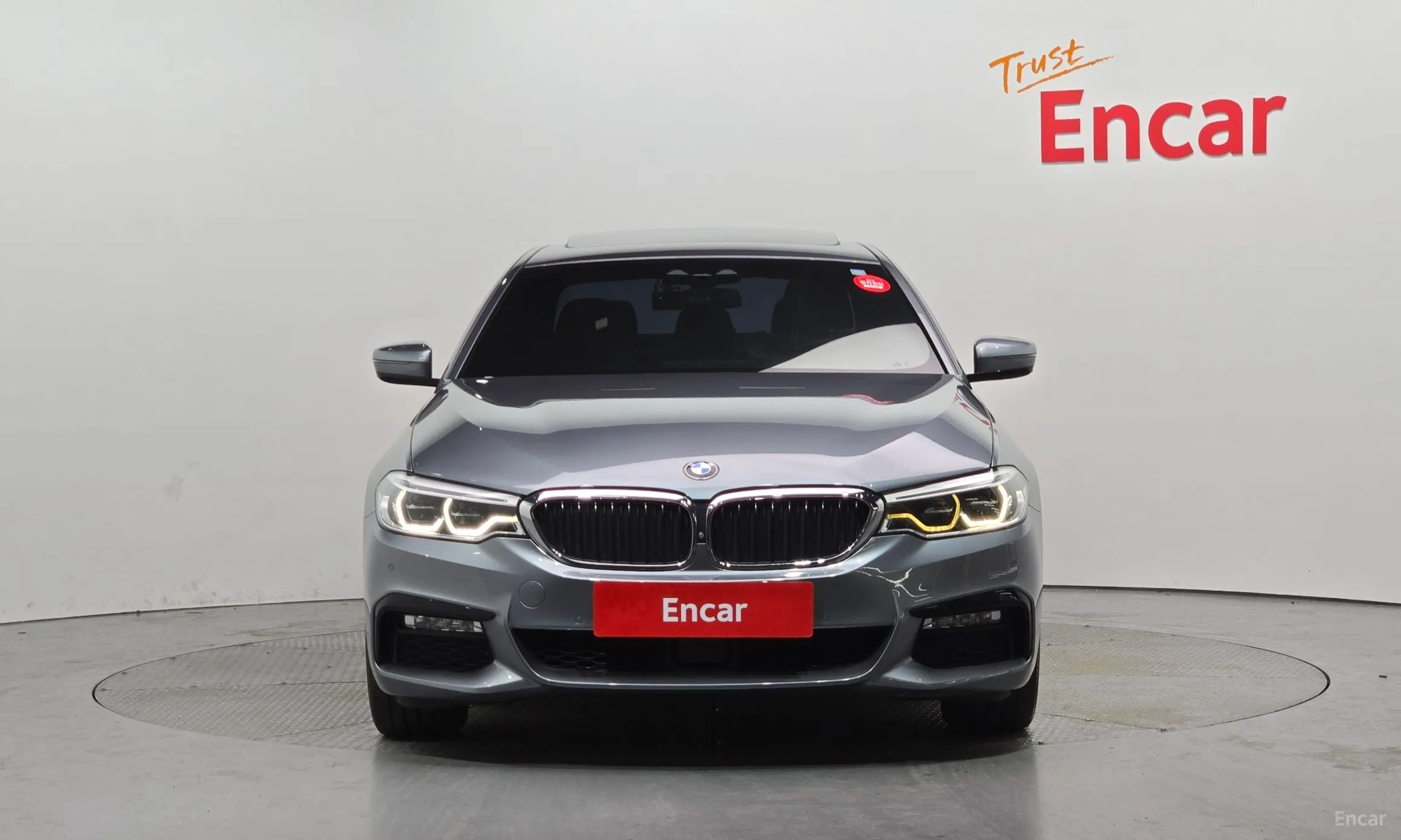 BMW 5 Series (G30) превью 2