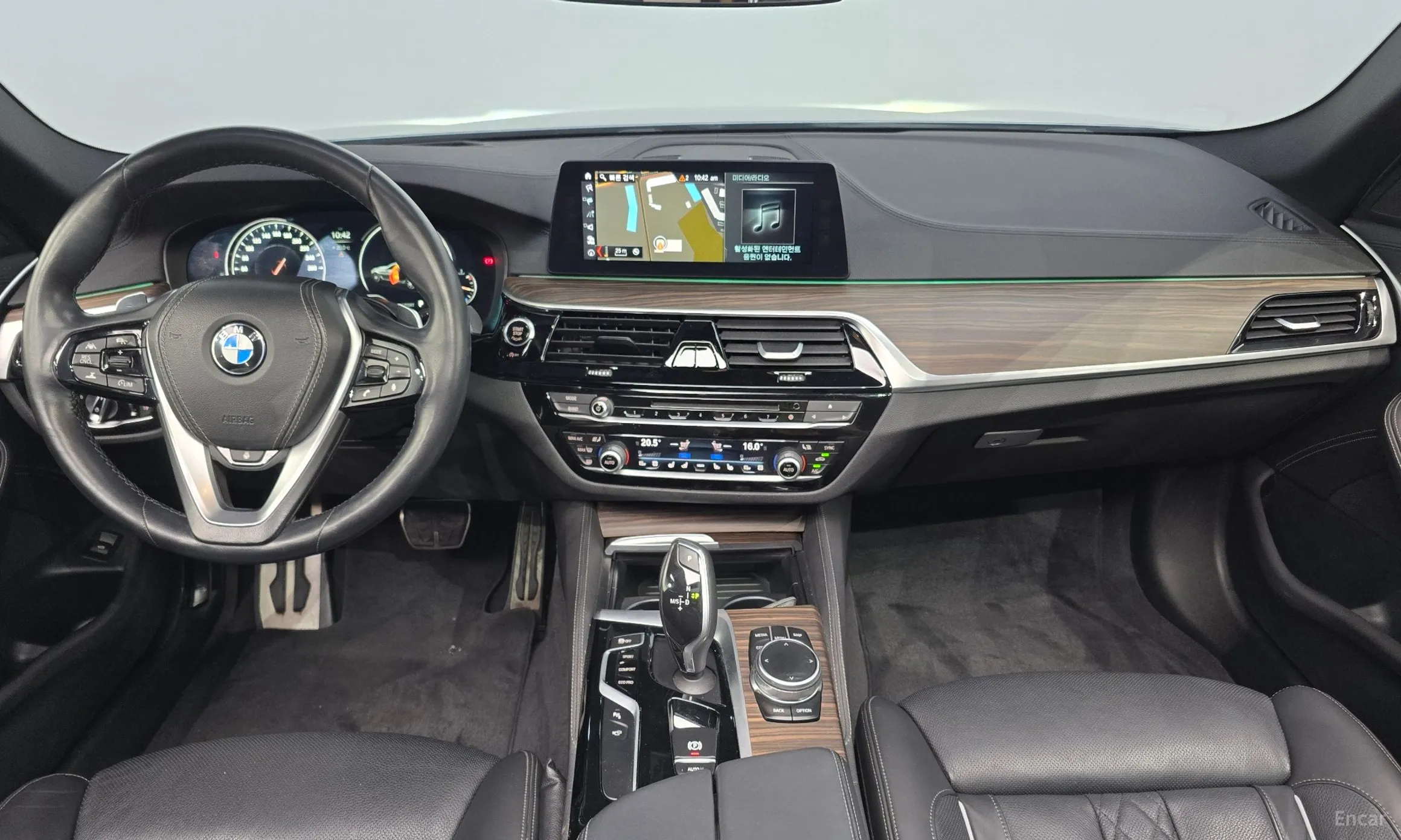 BMW 5 Series (G30) превью 4