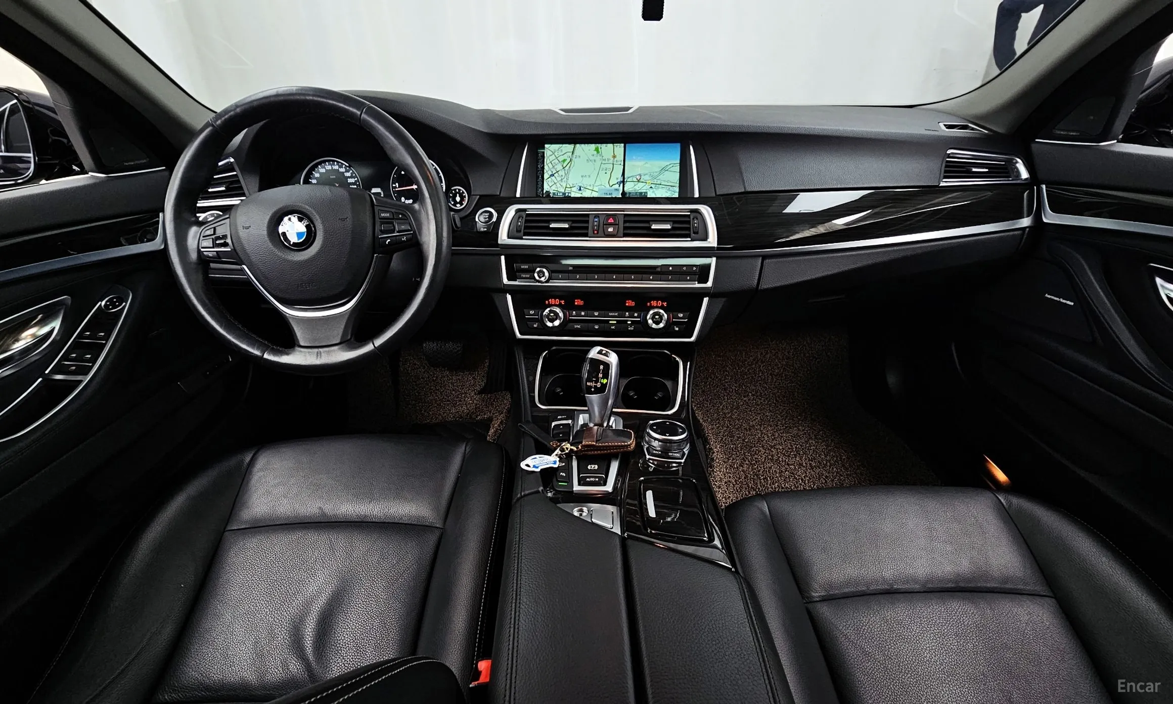 BMW 5 Series (F10) превью 4