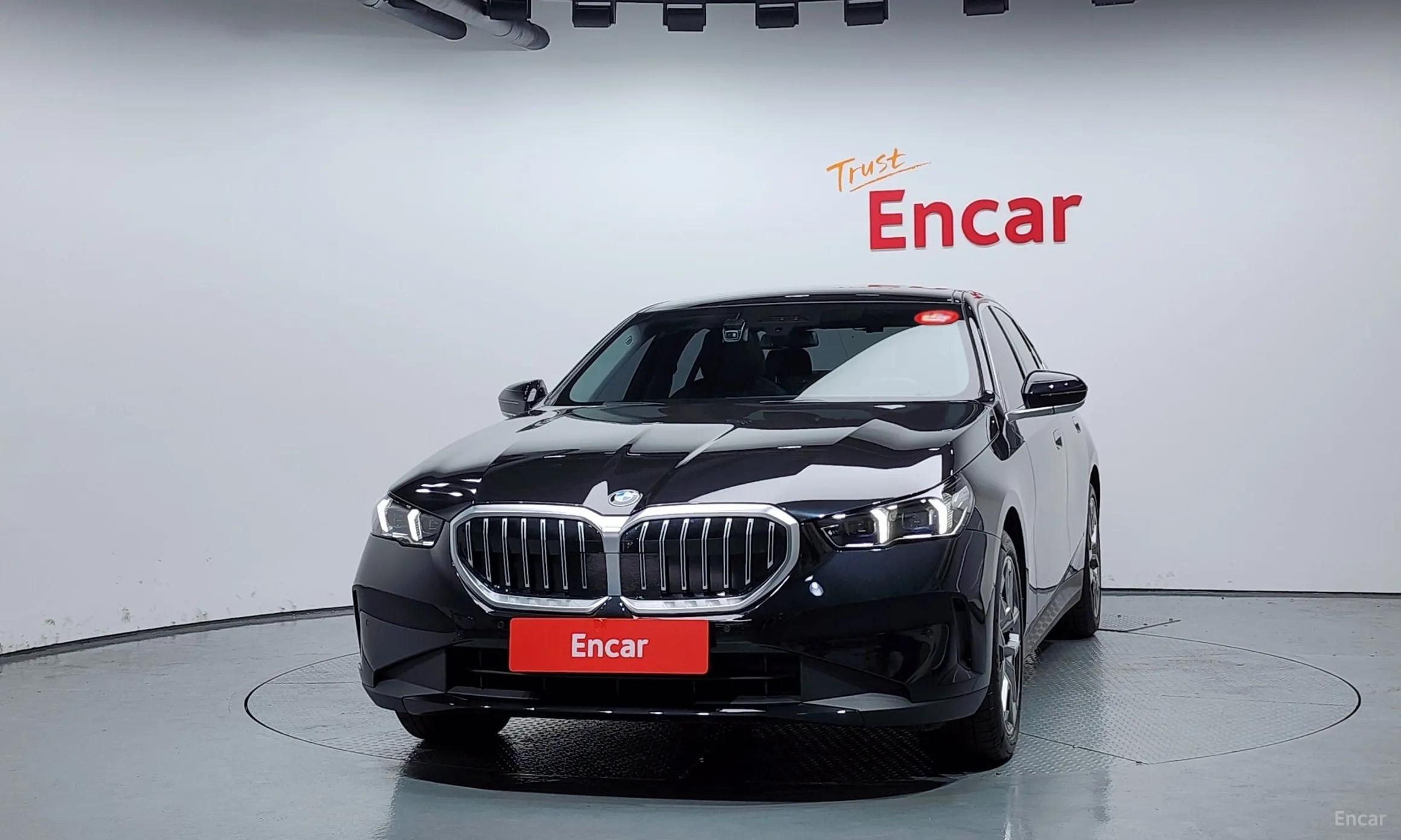 BMW 5 Series (G60) превью 2