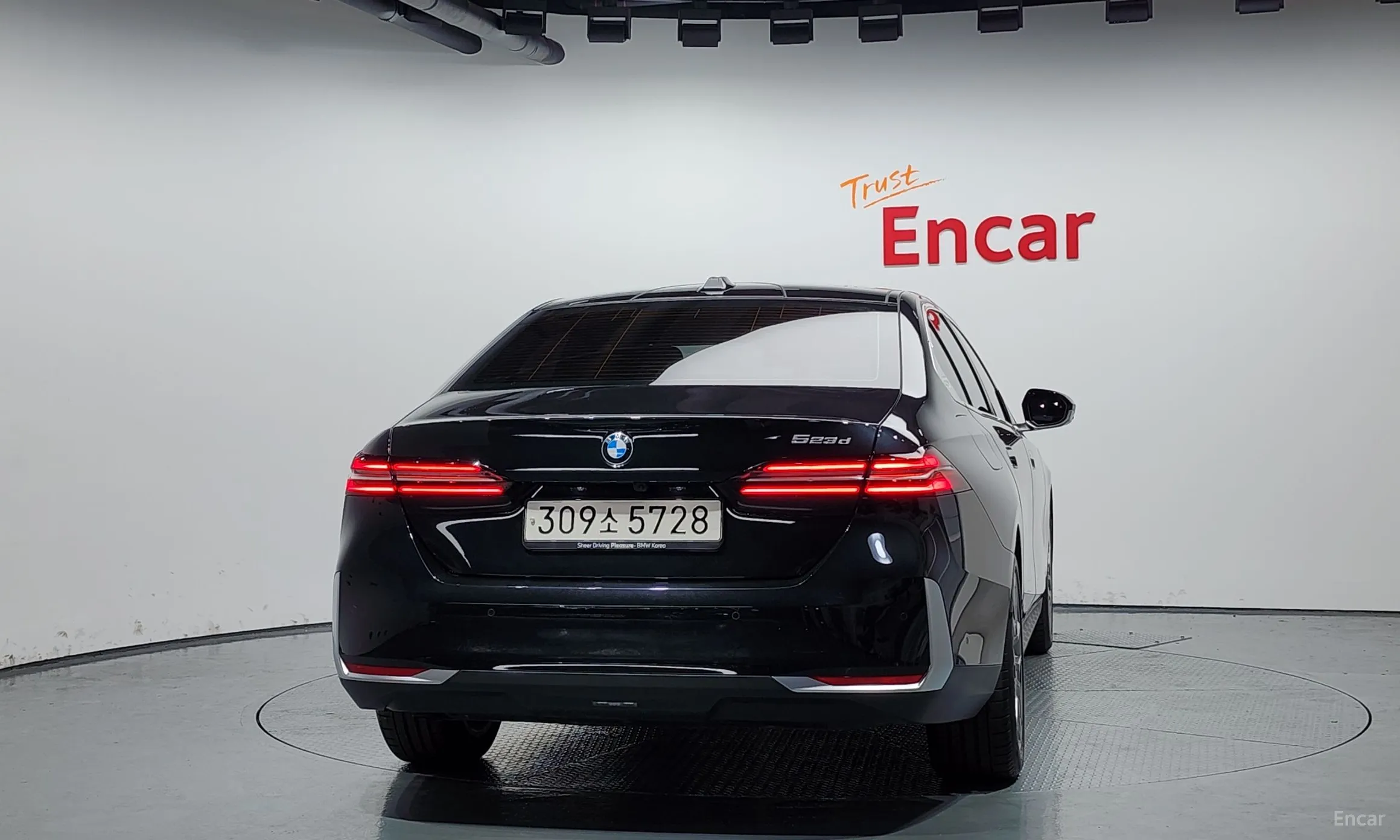 BMW 5 Series (G60) превью 3
