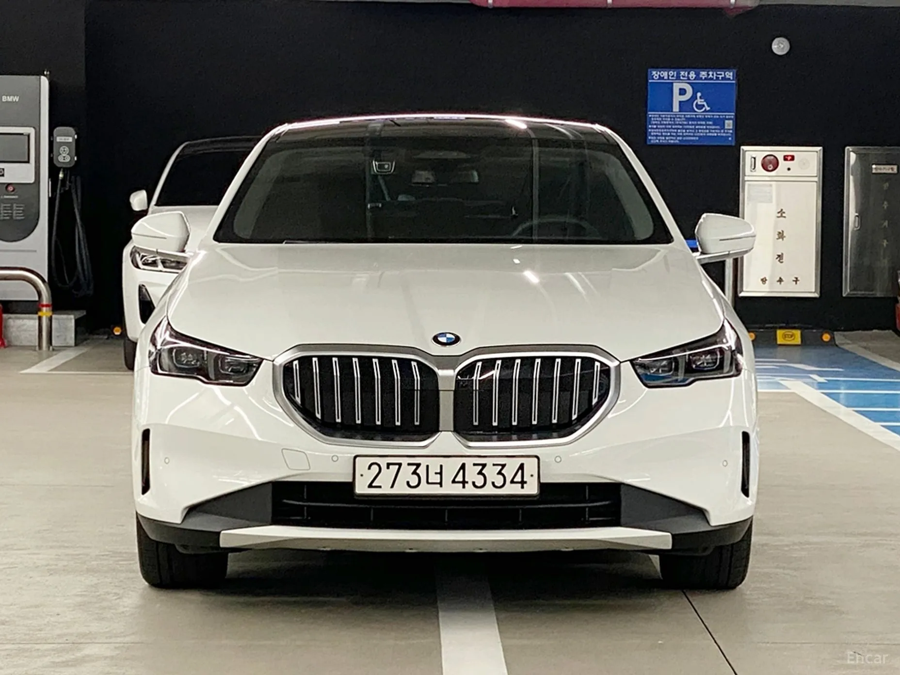 BMW 5 Series (G60) превью 2