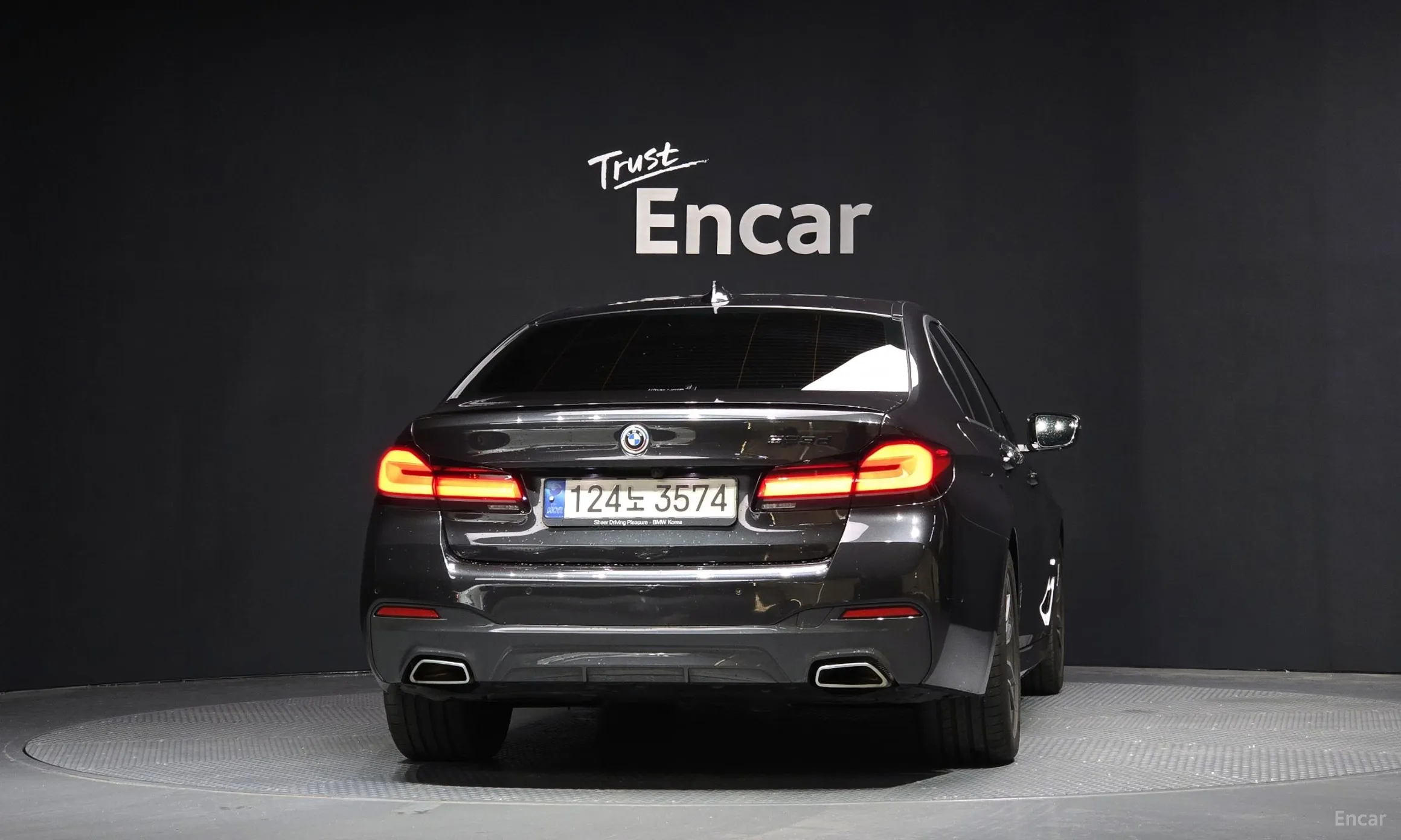 BMW 5 Series (G30) превью 3