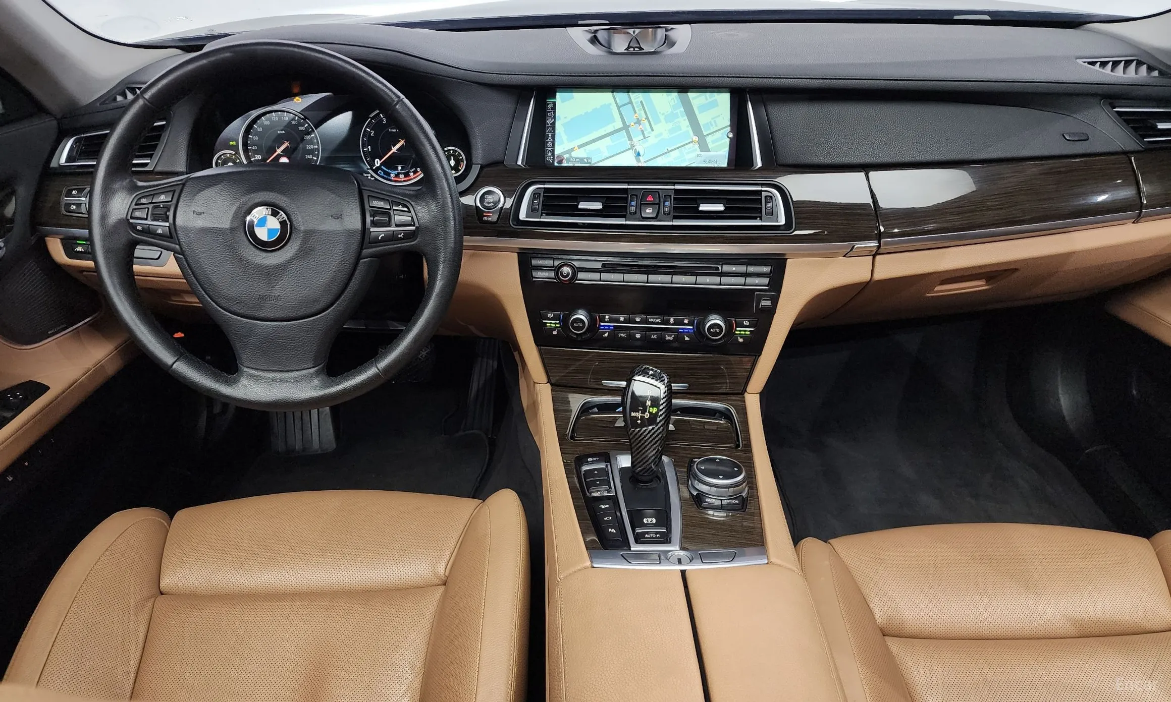 BMW 7 Series (F01) превью 4
