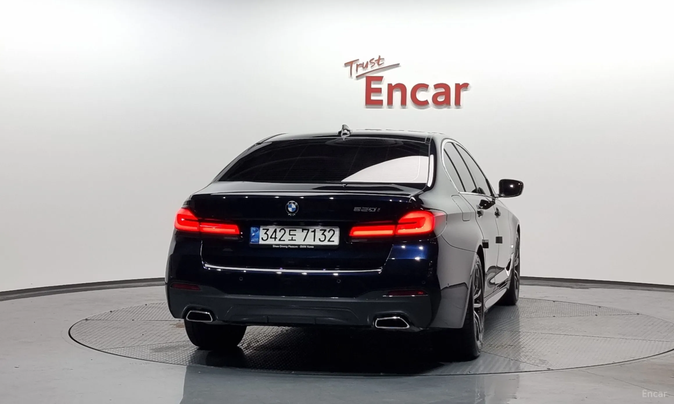 BMW 5 Series (G30) превью 3