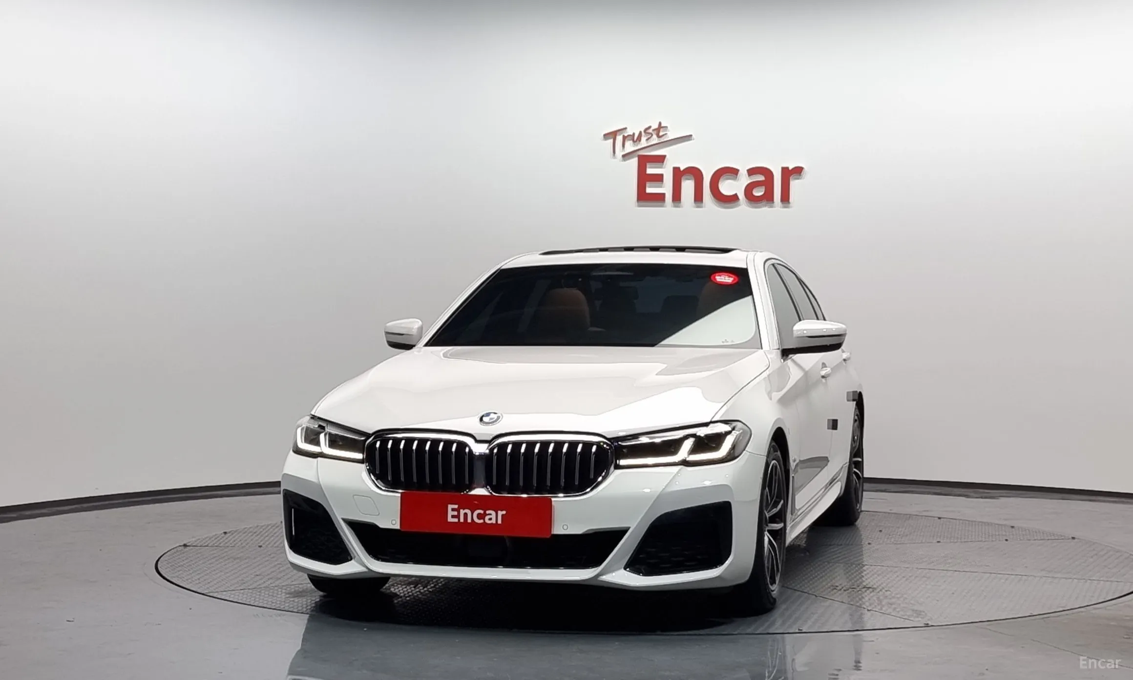 BMW 5 Series (G30) превью 2