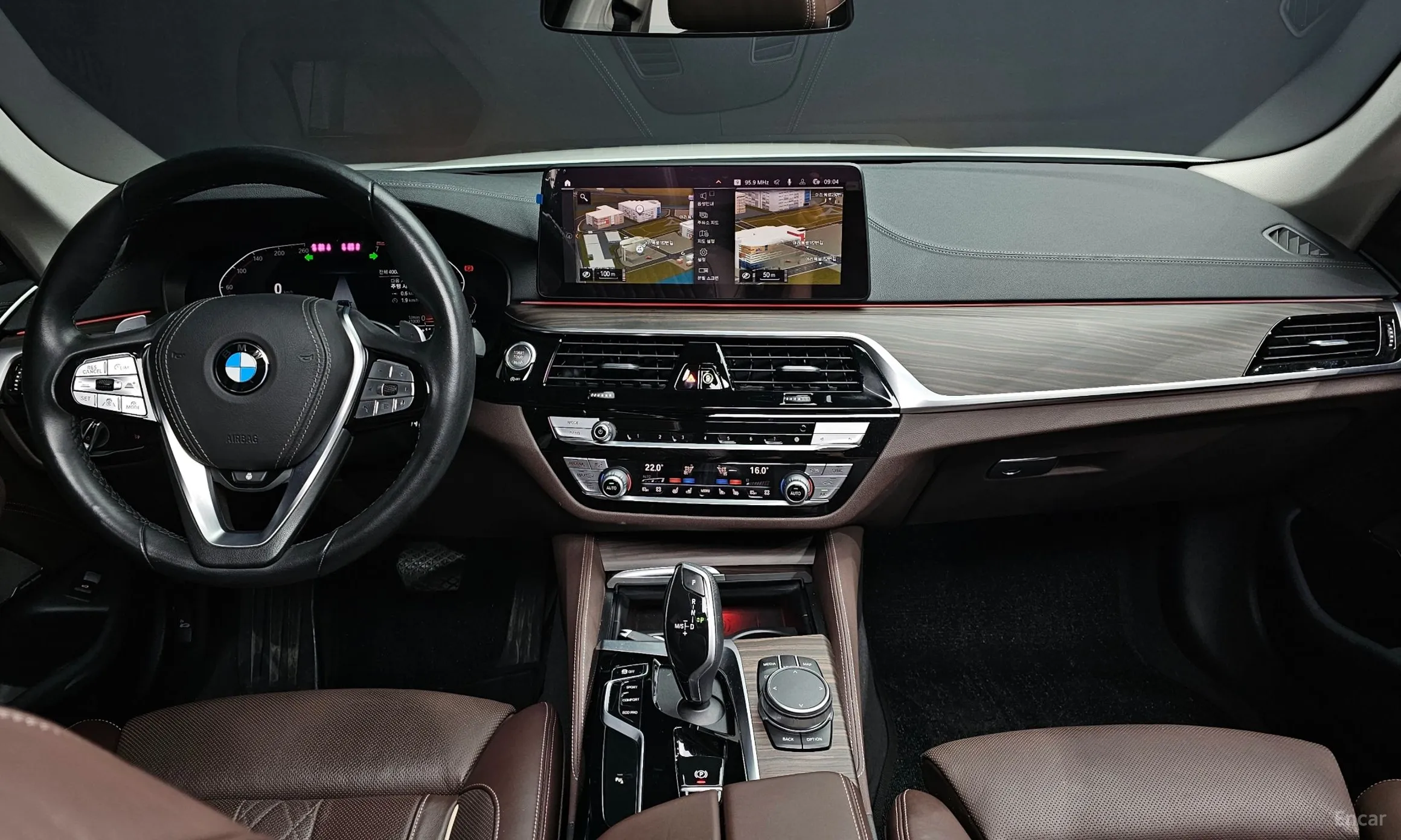 BMW 5 Series (G30) превью 4