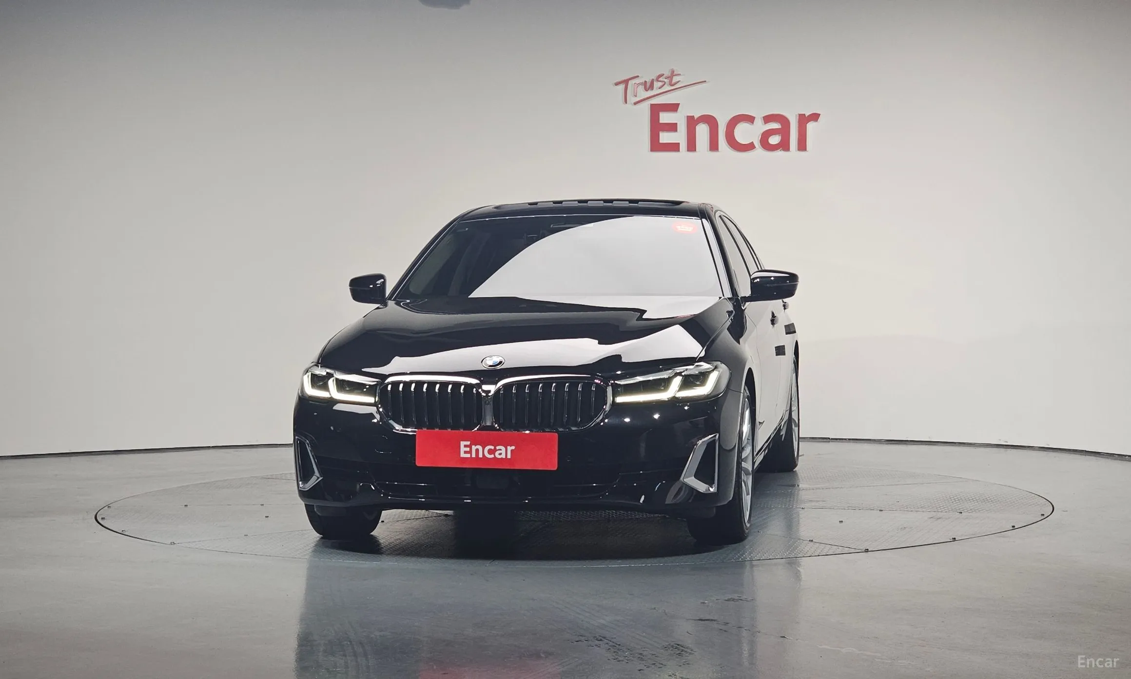 BMW 5 Series (G30) превью 2