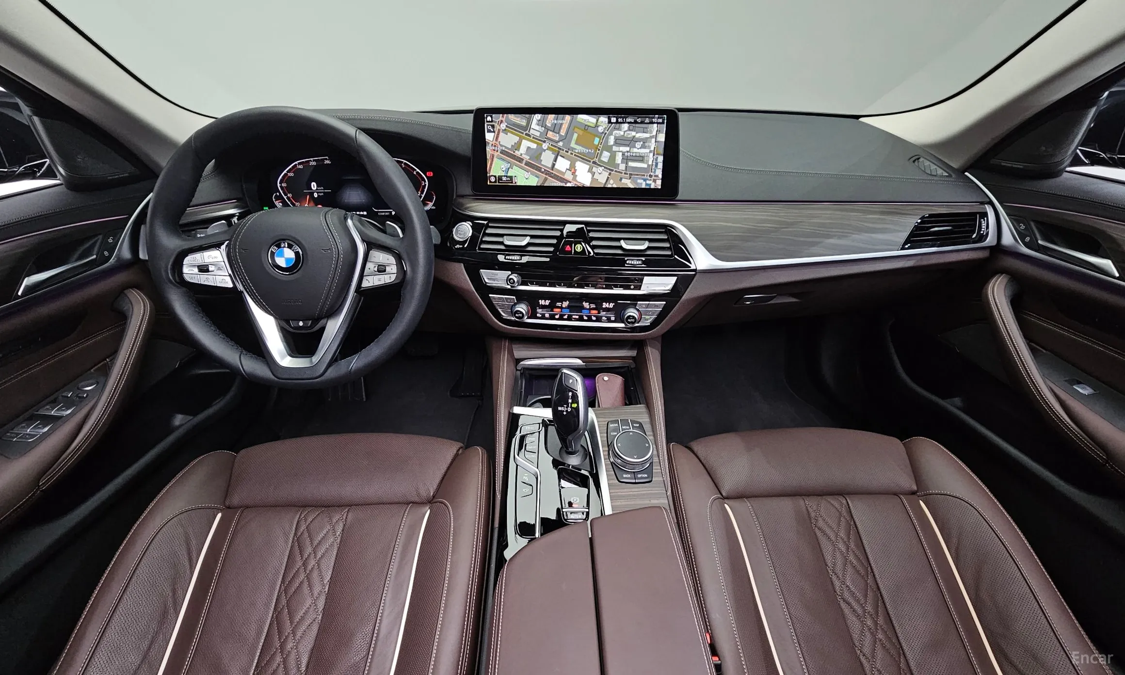 BMW 5 Series (G30) превью 4