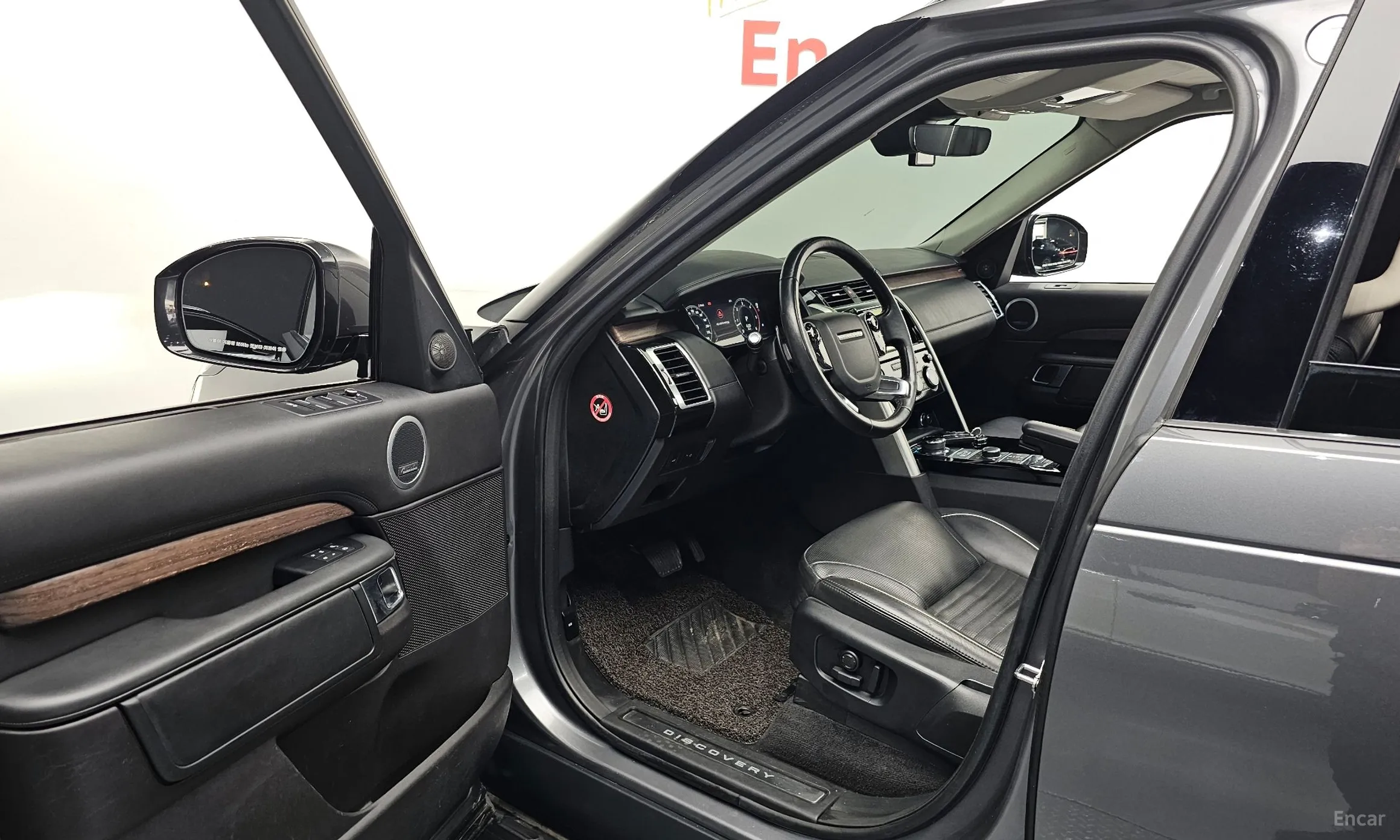 Land Rover Discovery 5 превью 10