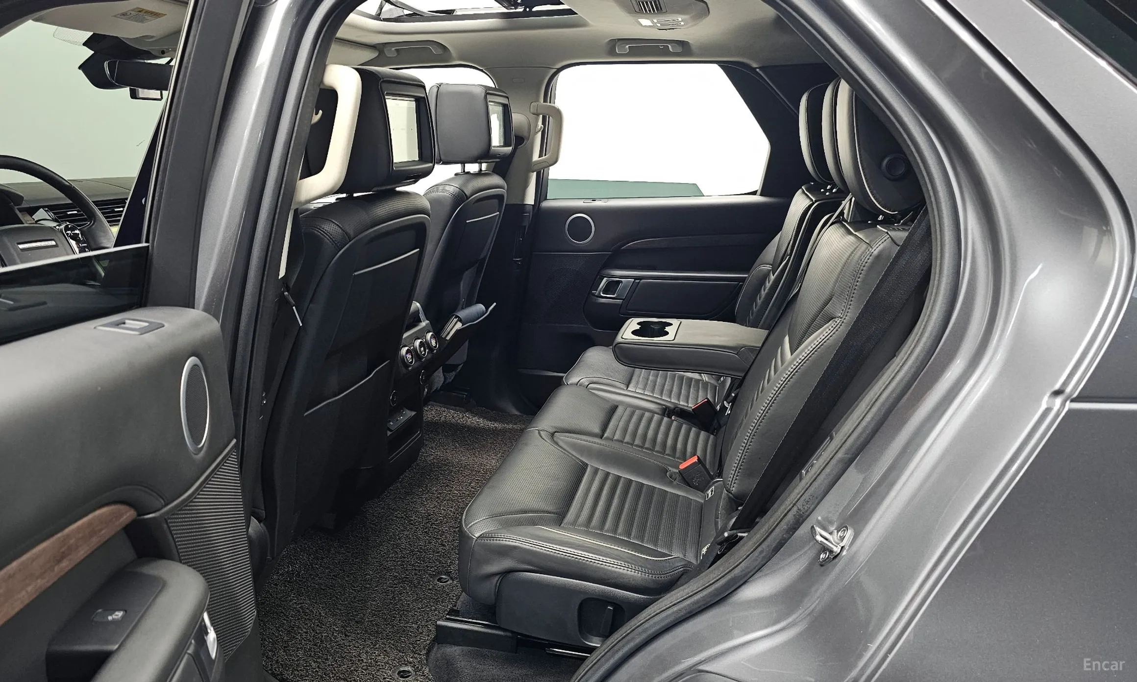 Land Rover Discovery 5 превью 11