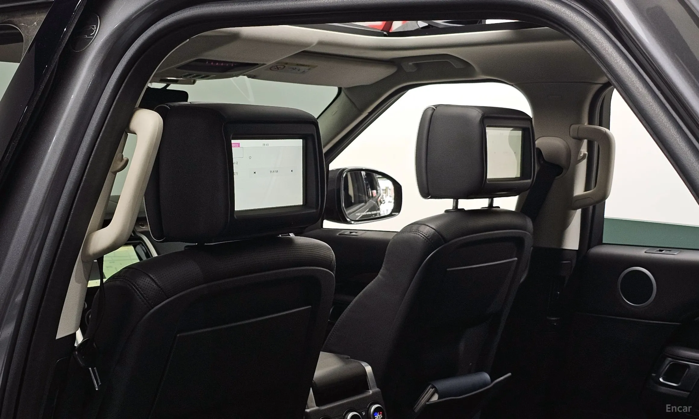 Land Rover Discovery 5 превью 20