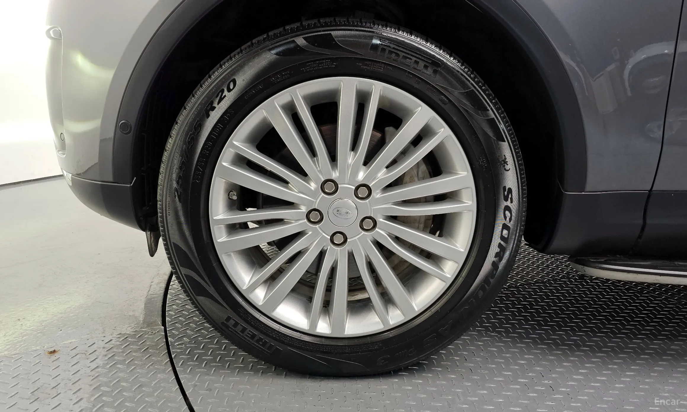 Land Rover Discovery 5 превью 5