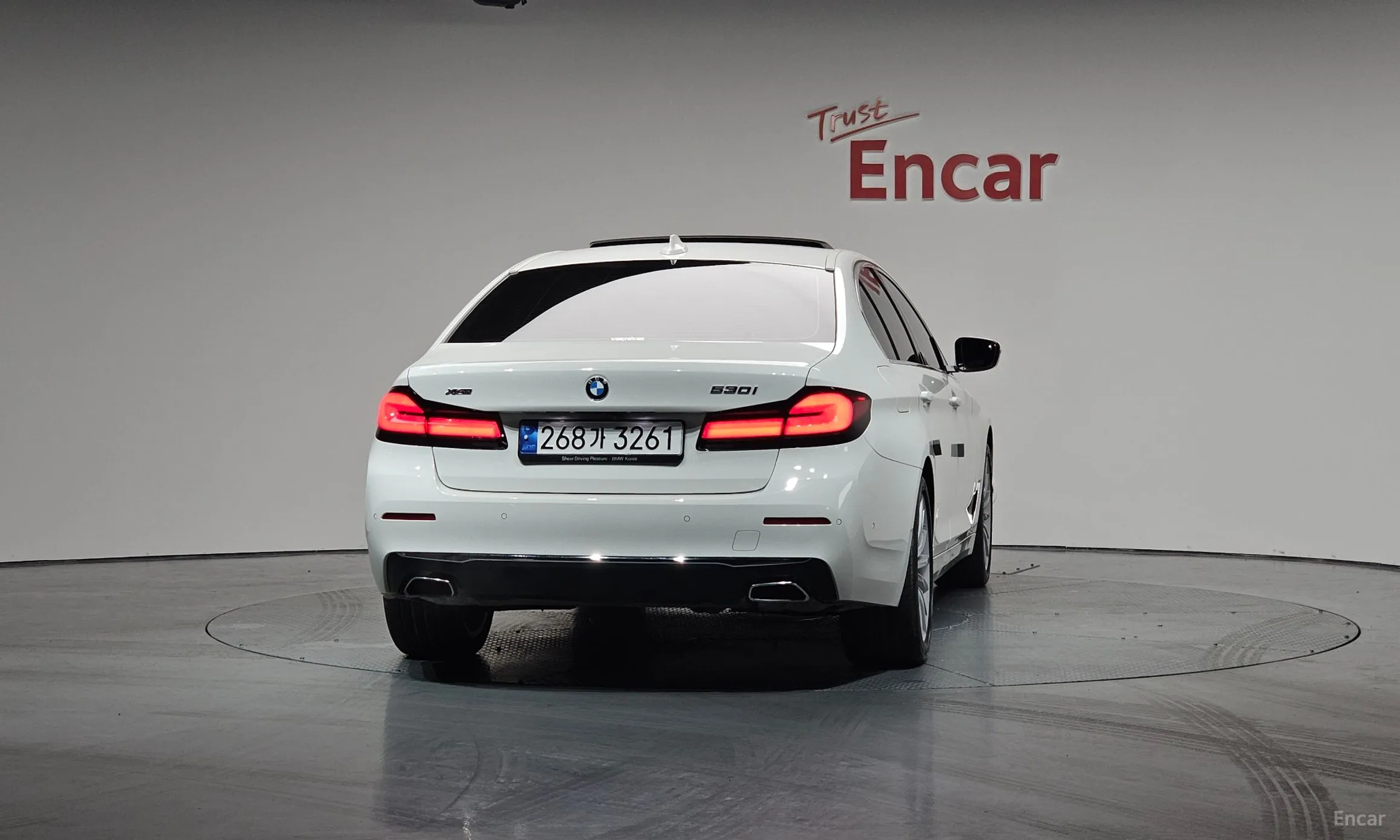 BMW 5 Series (G30) превью 3
