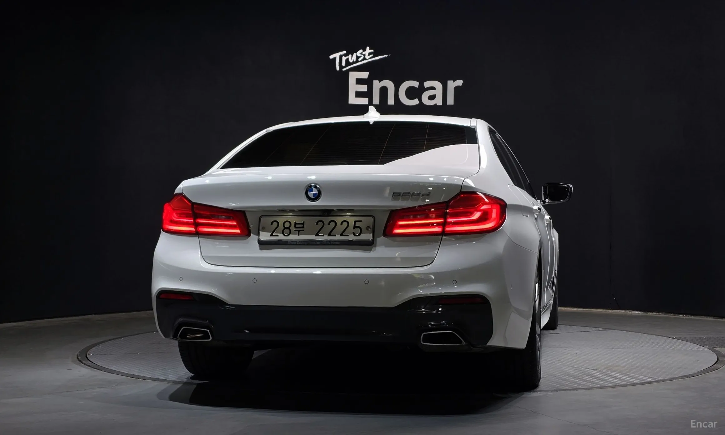 BMW 5 Series (G30) превью 3