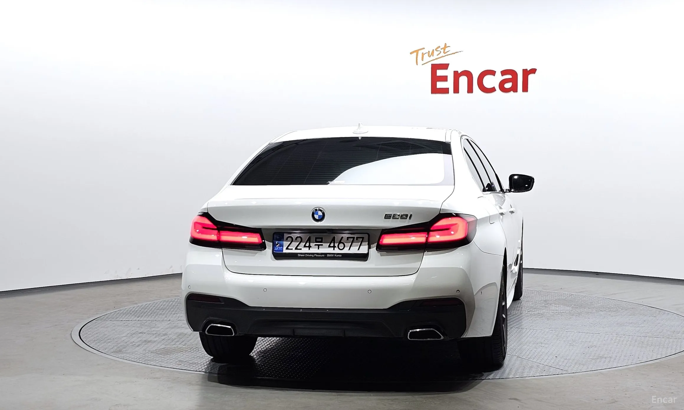BMW 5 Series (G30) превью 3