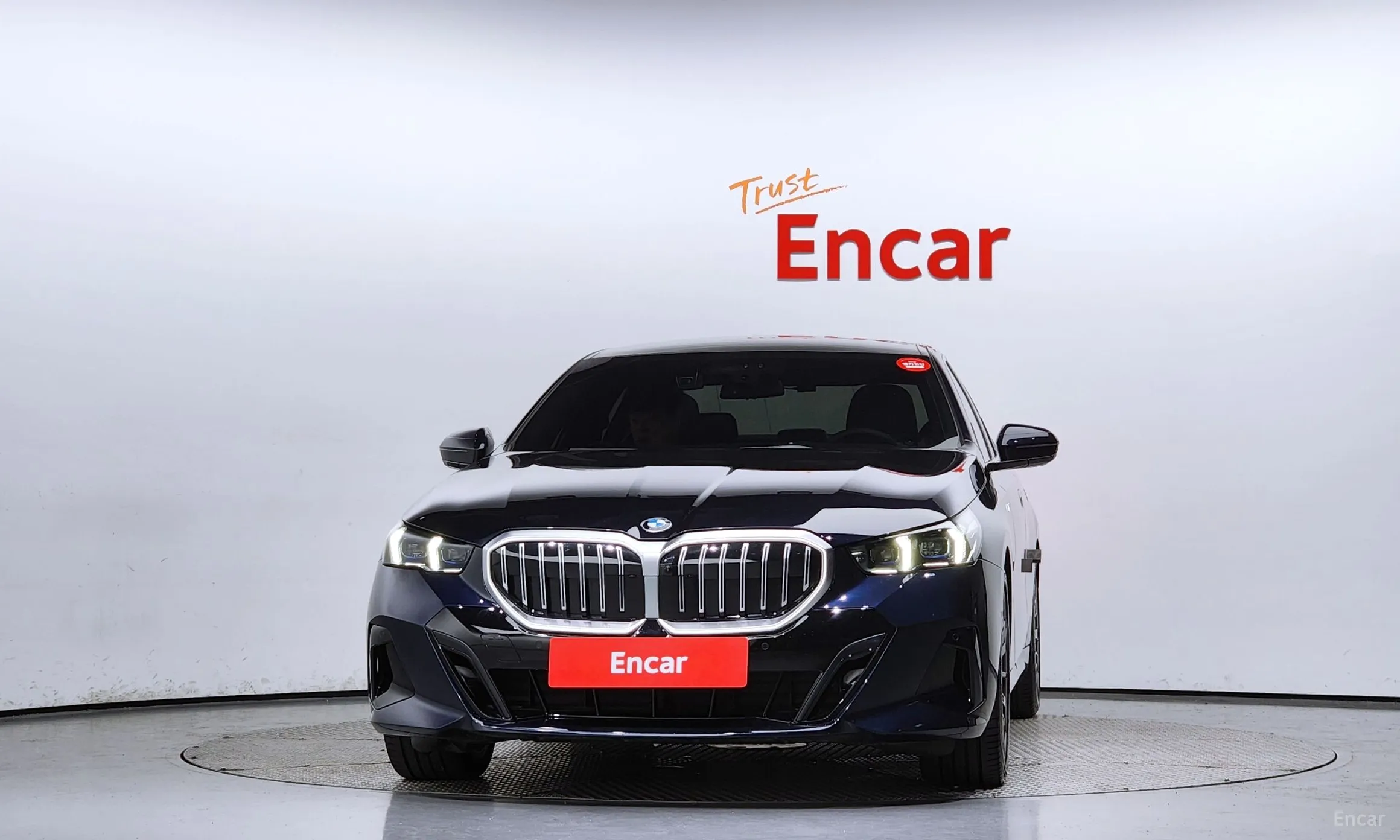 BMW 5 Series (G60) превью 2