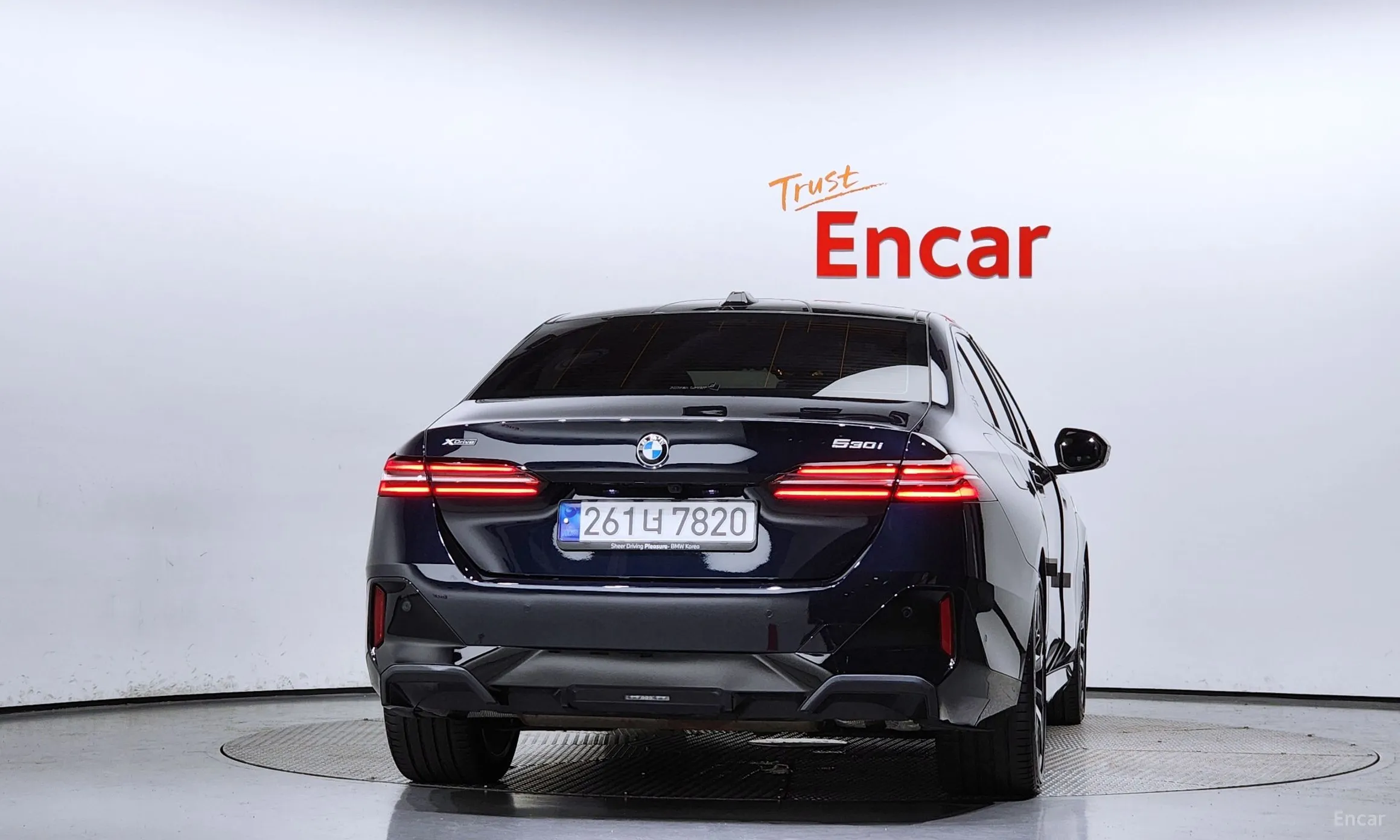 BMW 5 Series (G60) превью 3