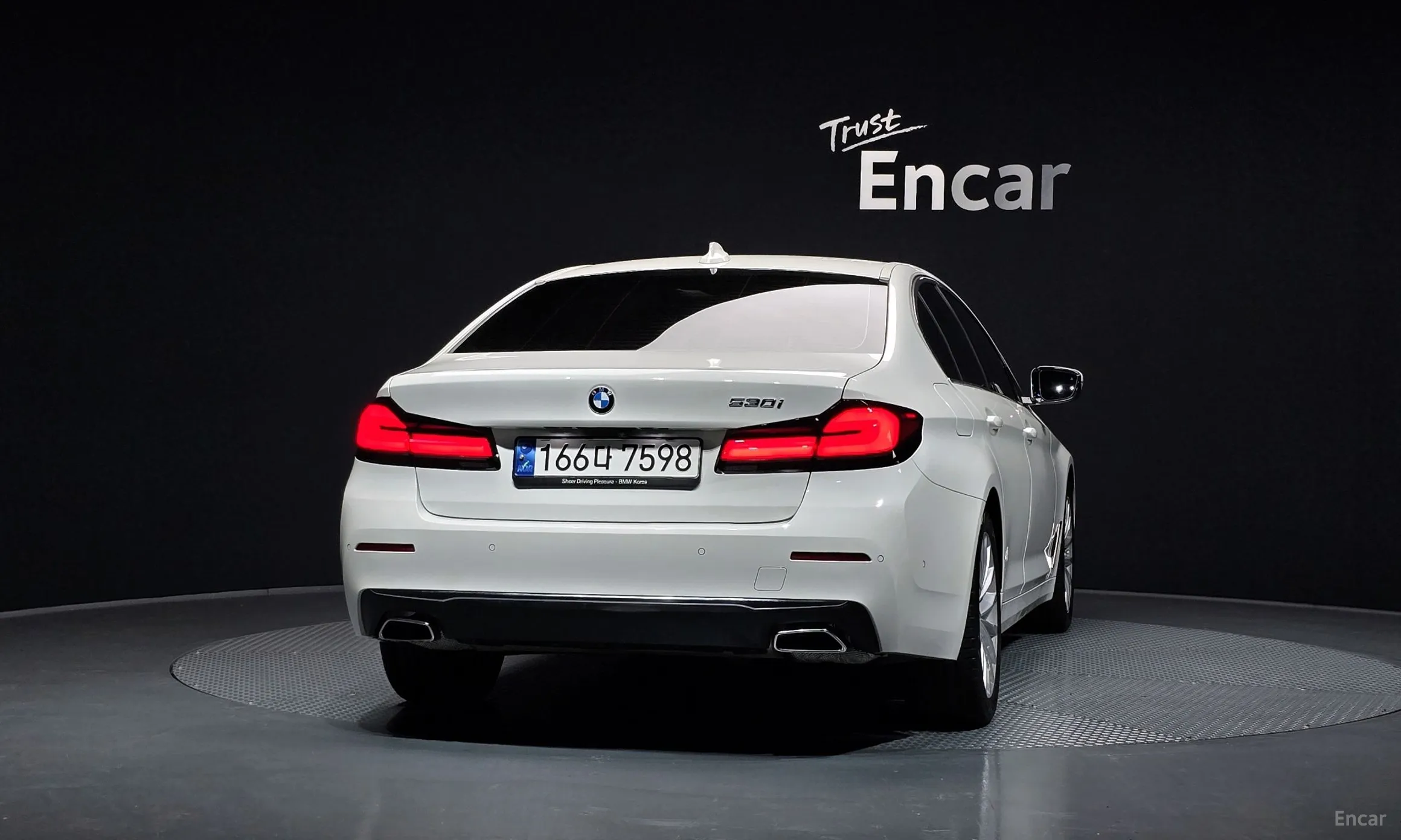 BMW 5 Series (G30) превью 3
