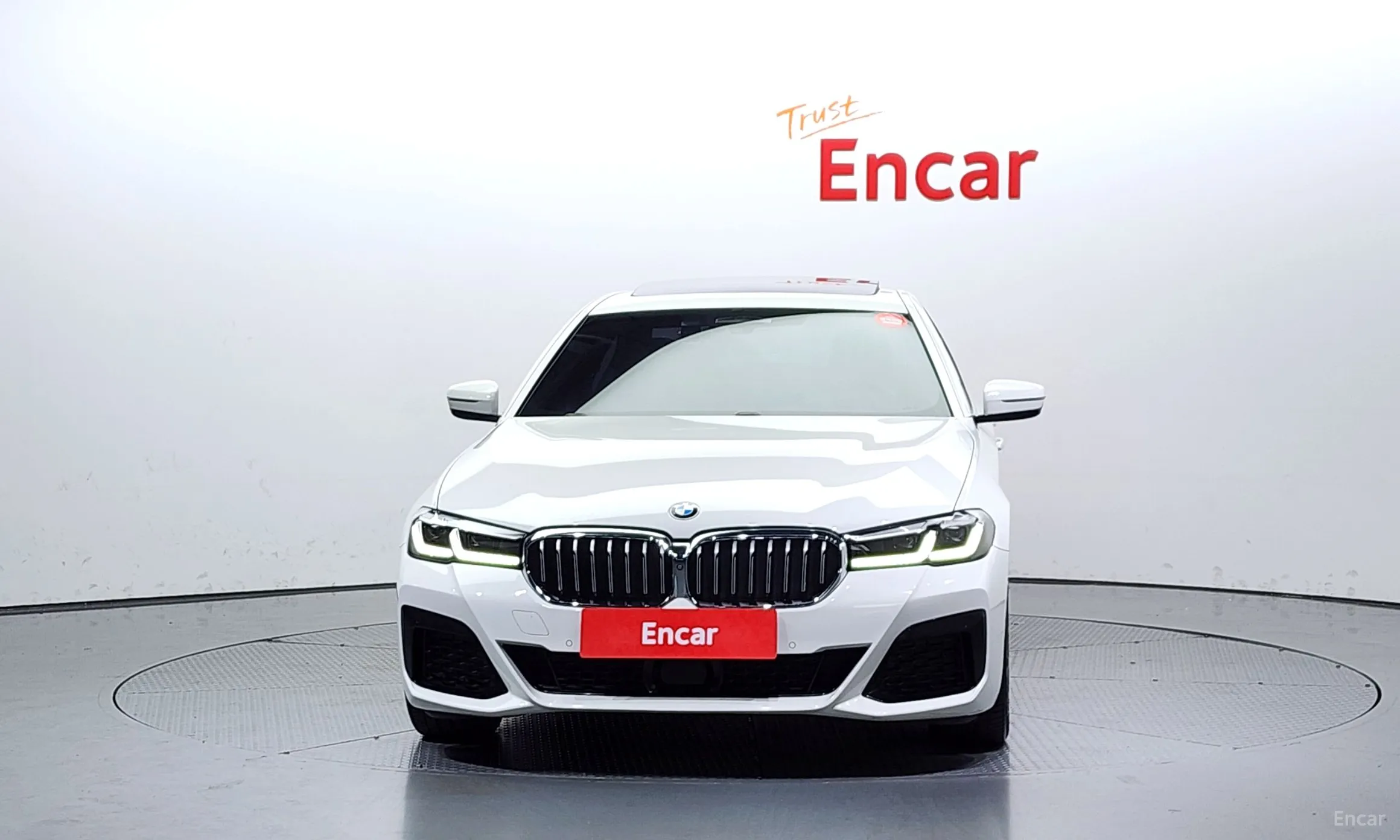 BMW 5 Series (G30) превью 2