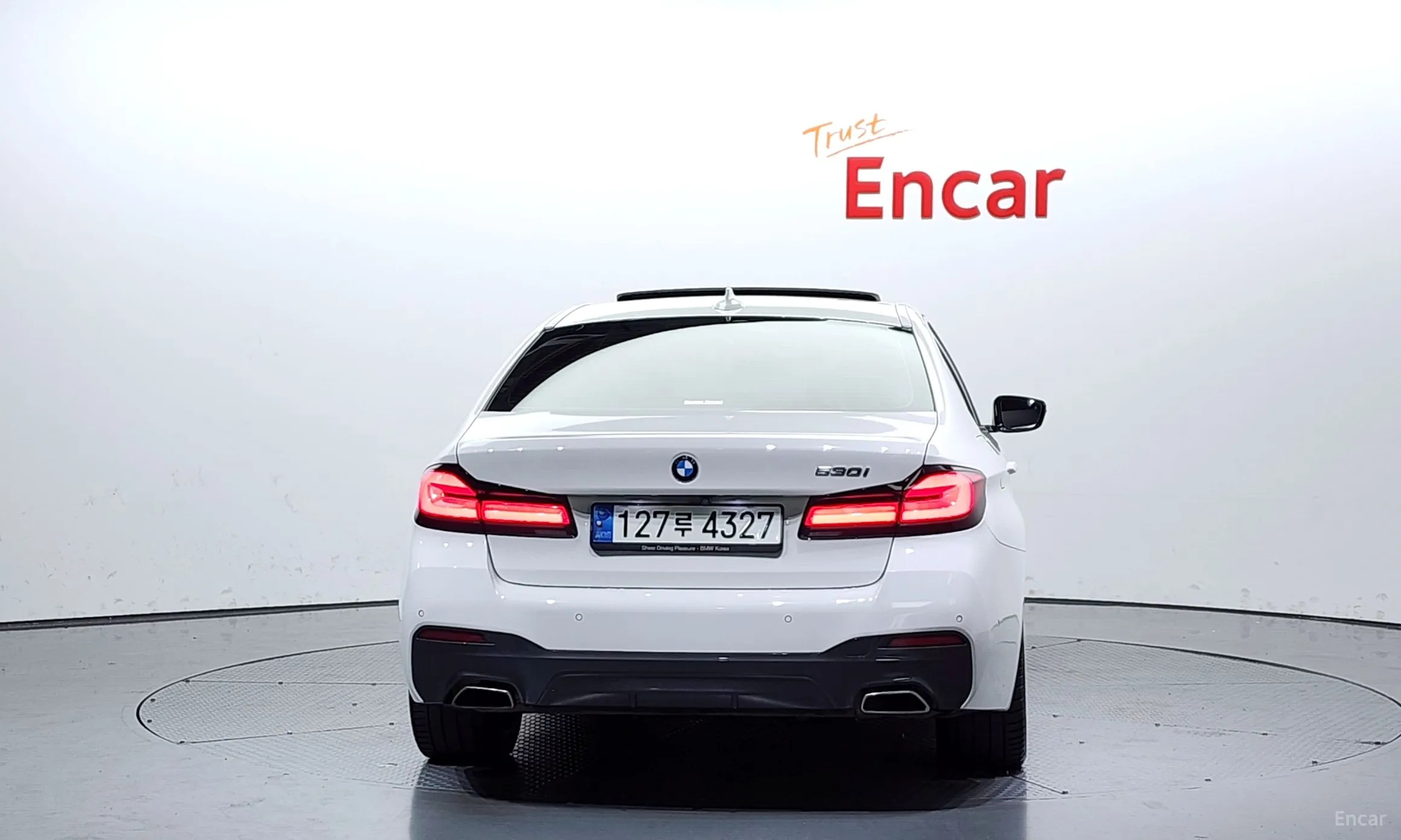 BMW 5 Series (G30) превью 3