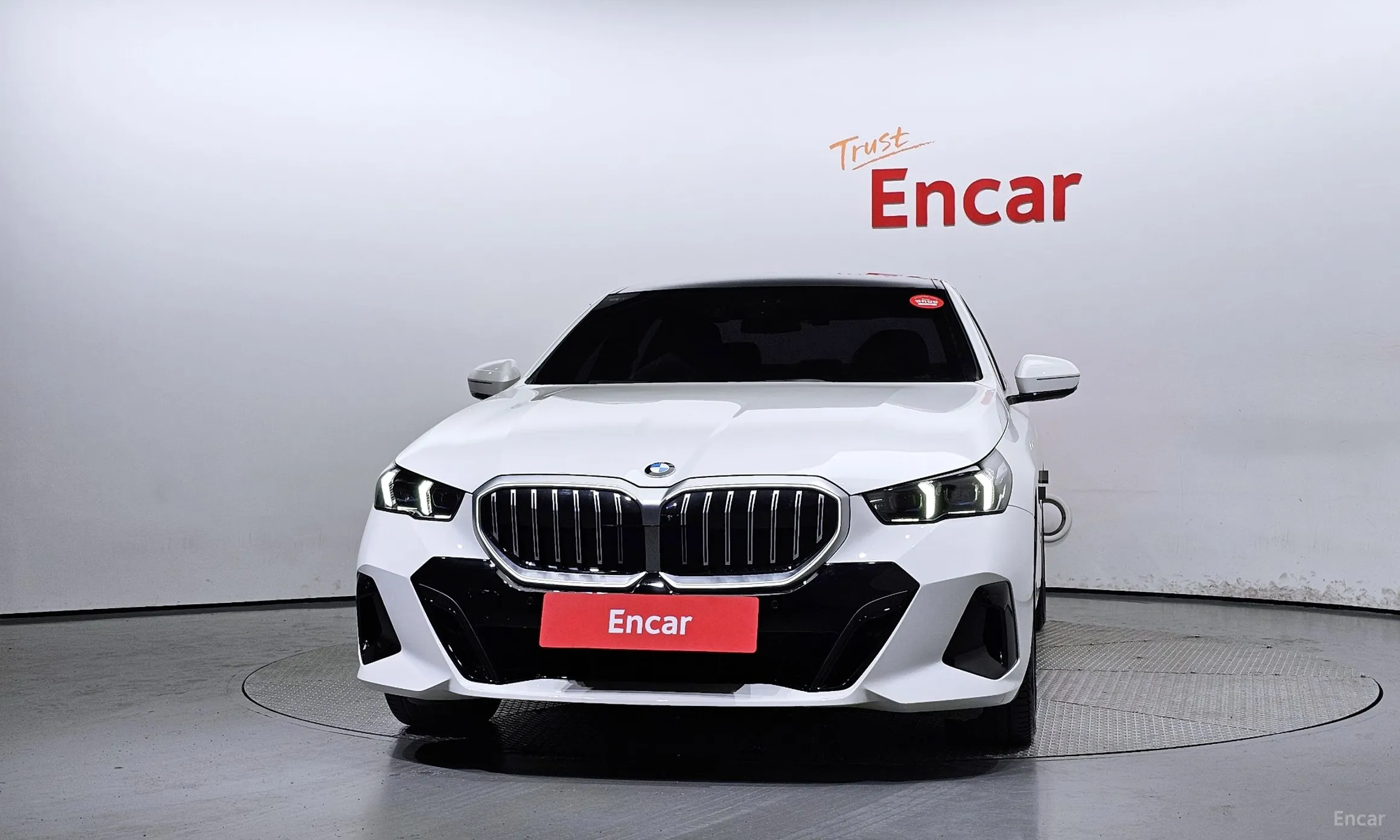 BMW 5 Series (G60) превью 2