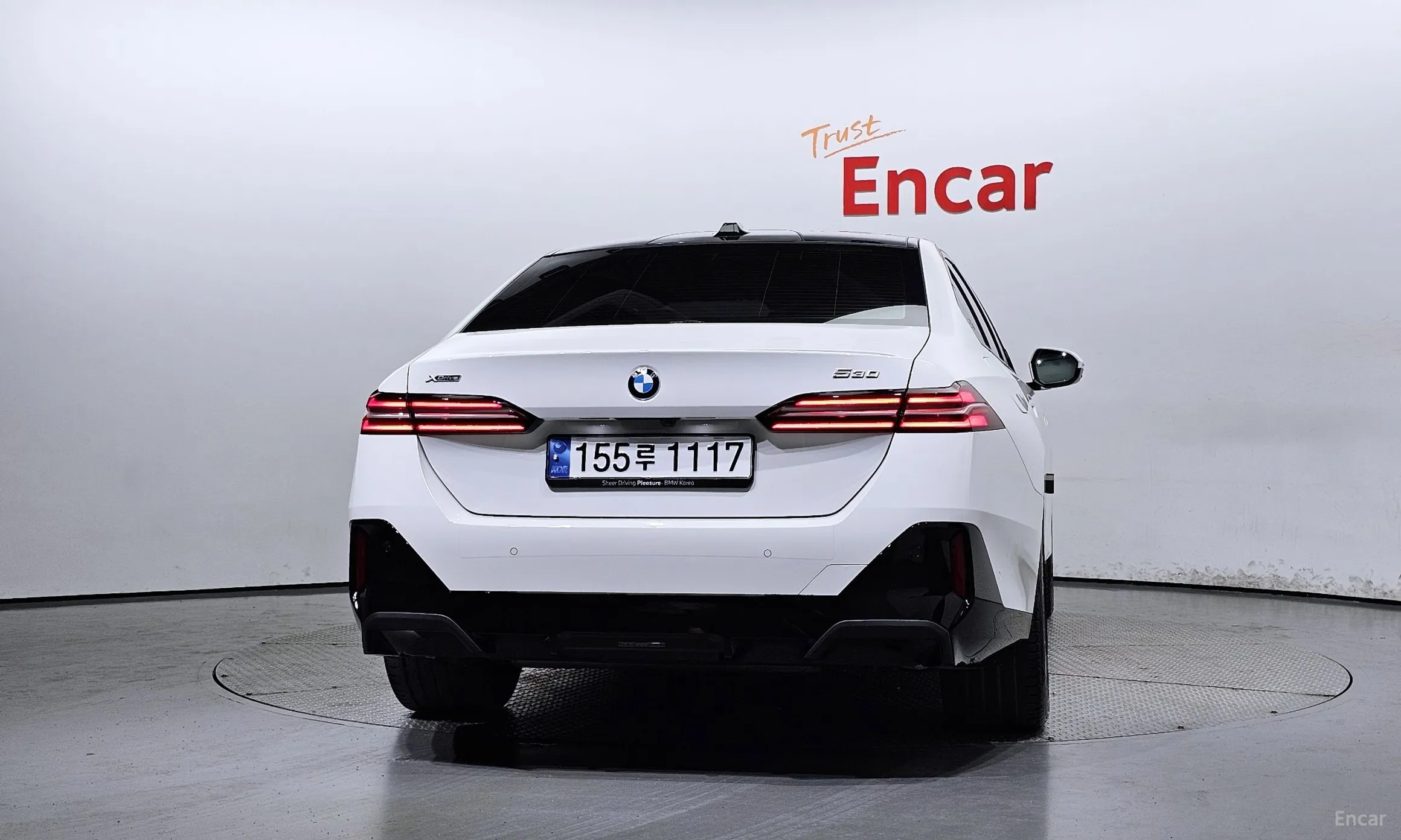 BMW 5 Series (G60) превью 3