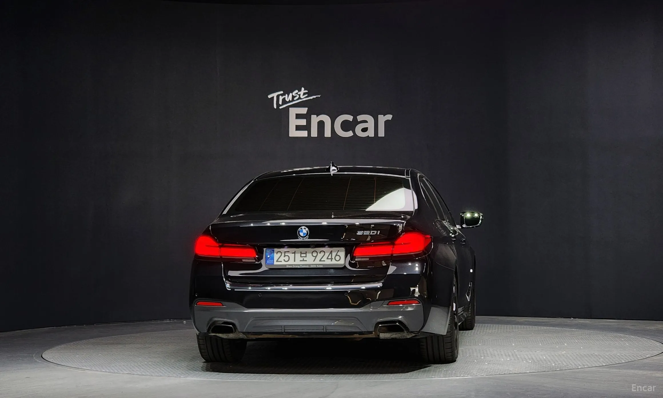 BMW 5 Series (G30) превью 3