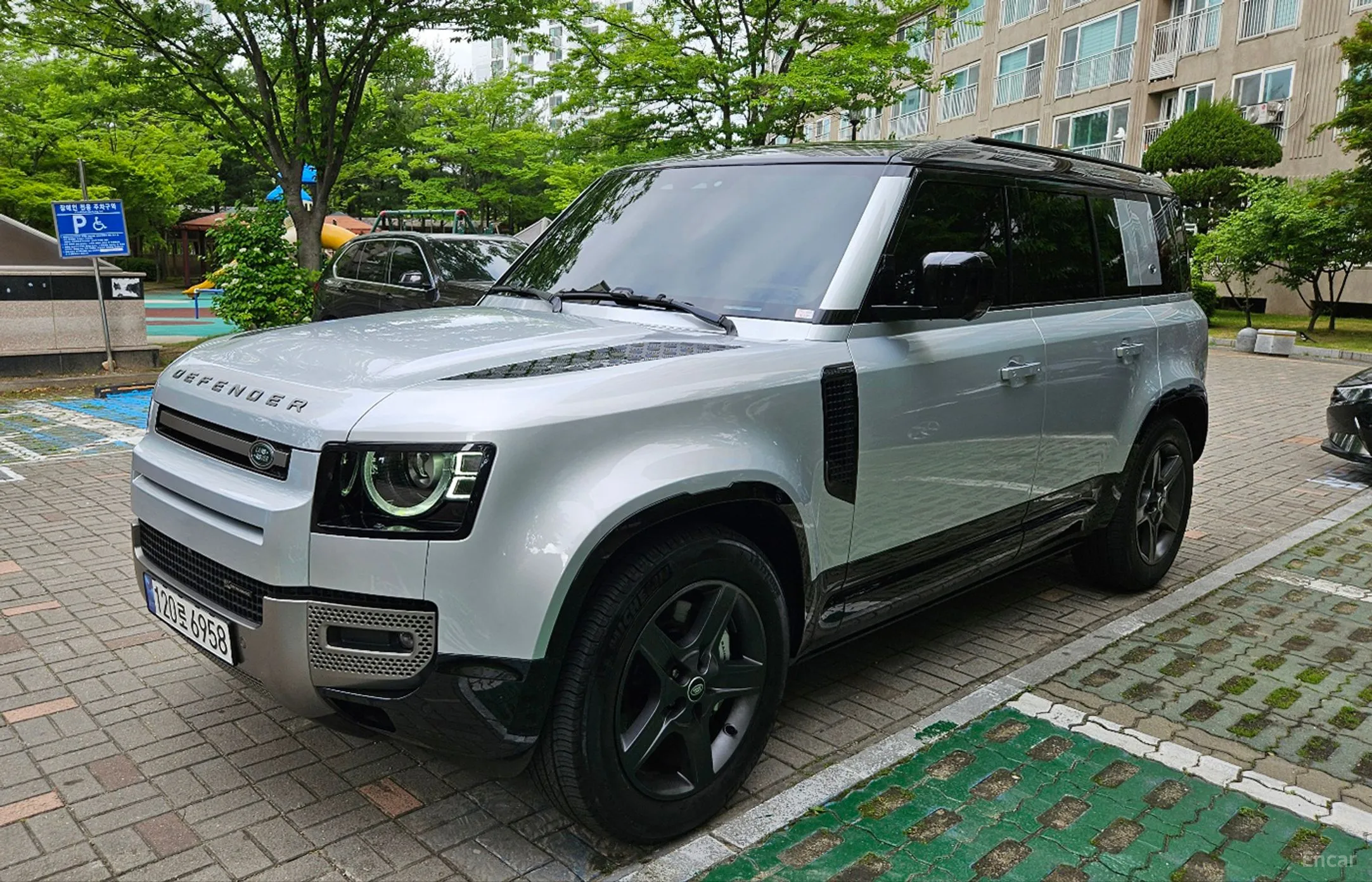 Land Rover Defender (L663)