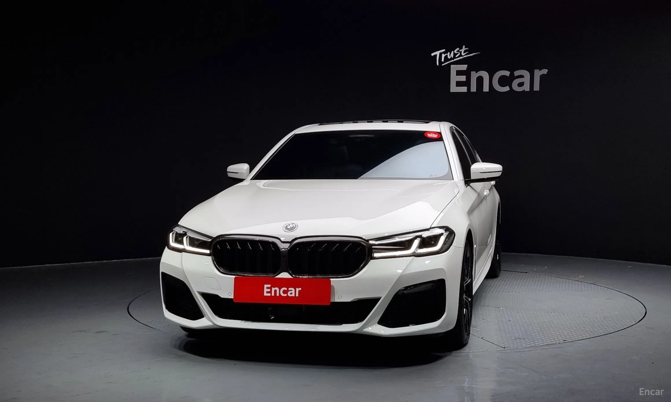 BMW 5 Series (G30) превью 2