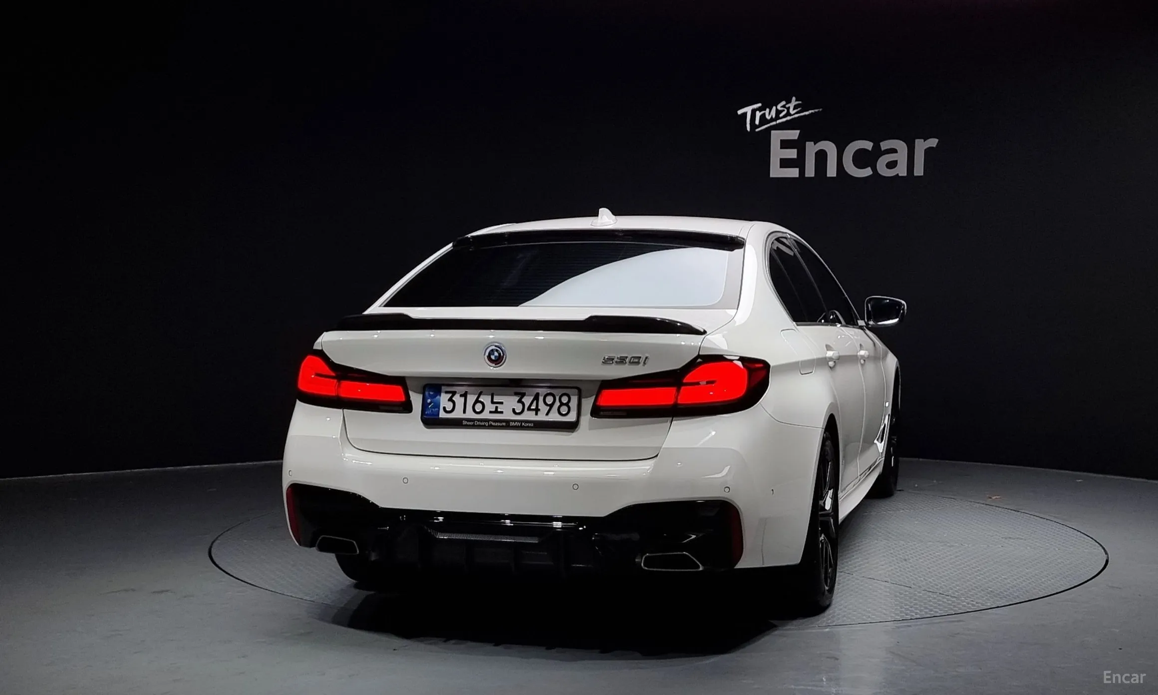 BMW 5 Series (G30) превью 3